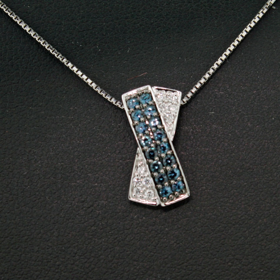 Diamant-Anhänger-blau-weiß-750er-Weißgold