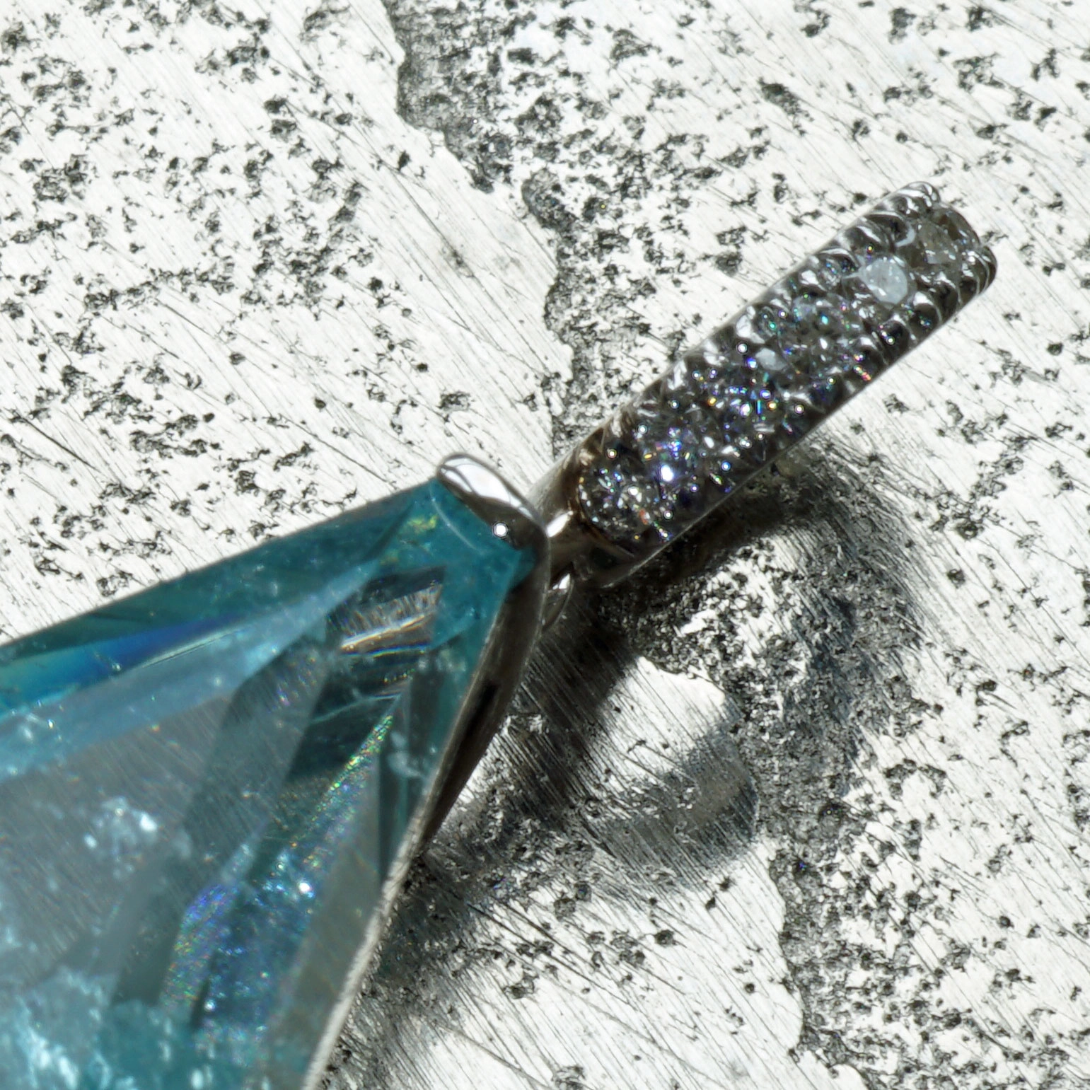 Dragonshape Aquamarin Pendant Whitegold..dark Color