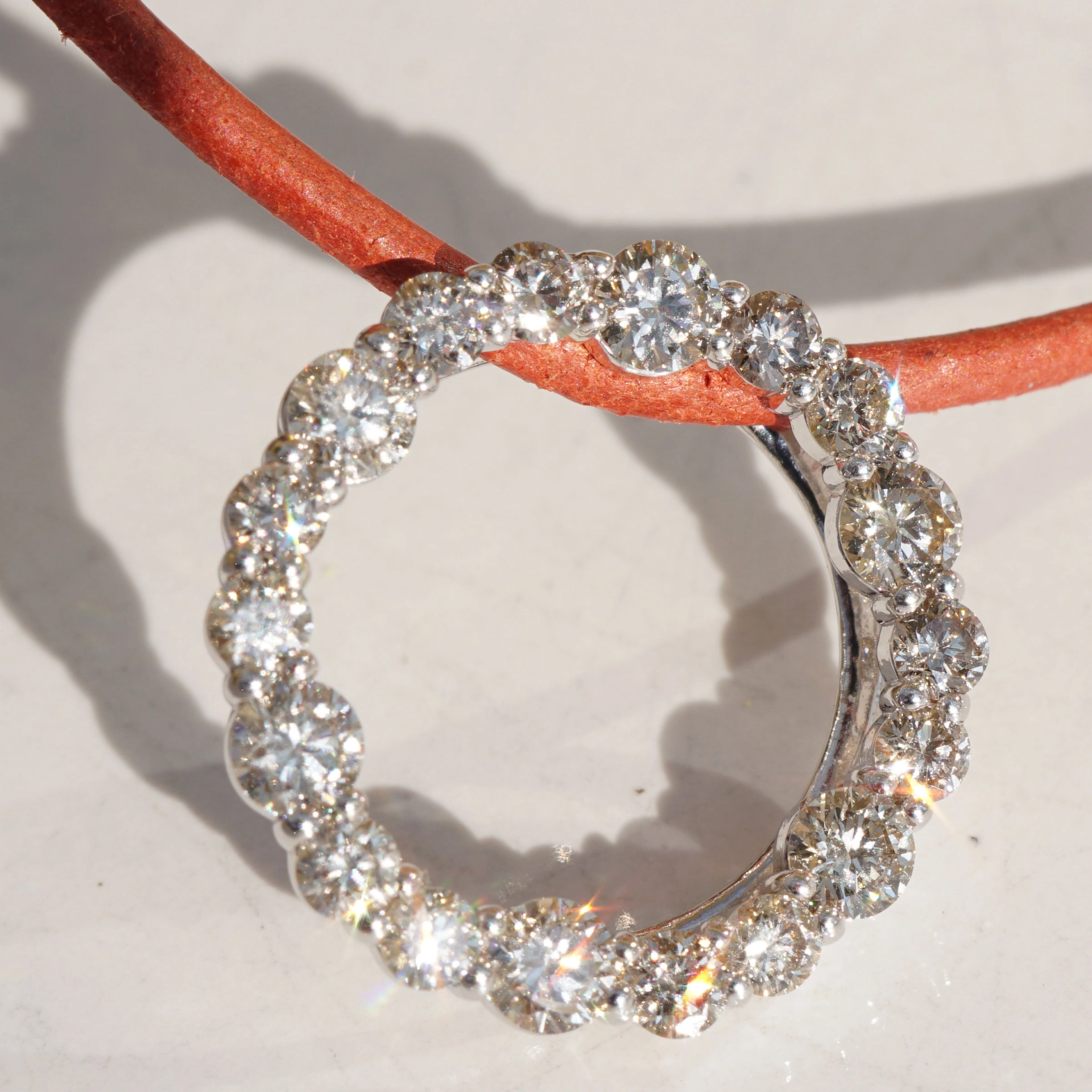 Brillant Anhänger 1 ct W SI 750er Gold 17 mm D. m. Kette 44,5 cm lang