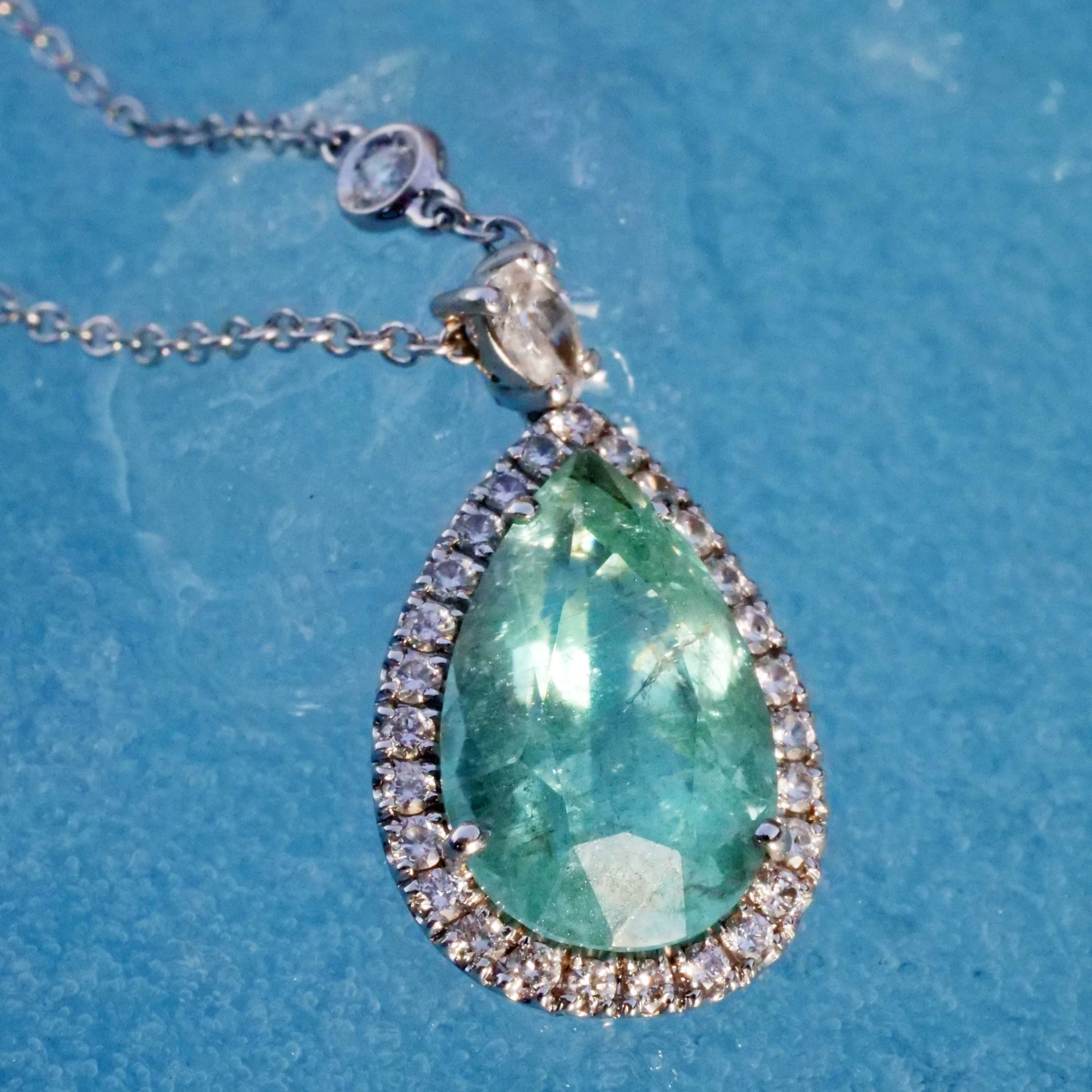 Paraiba Tourmalin Brilliant Necklace 3.89 ct 0.43 ct 18 kt White Gold..what a Icebreaker