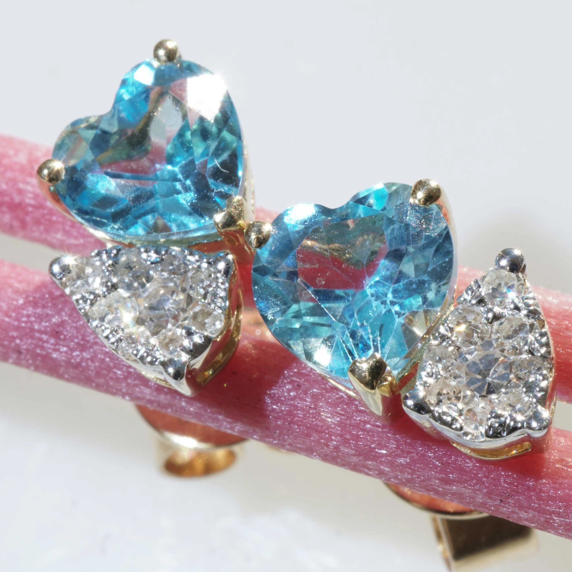 Heart shaped Blue Topaz Earrings 18 kt Yellow Gold with Diamonds