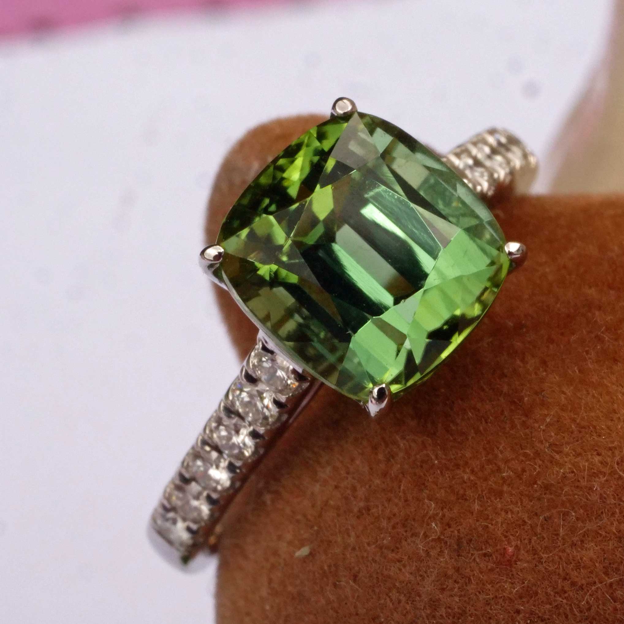 Lagun Green-Blue Tourmaline Brilliant Ring 750 White Gold 3.90 ct 0.27 ct Afghanistan Top Quality