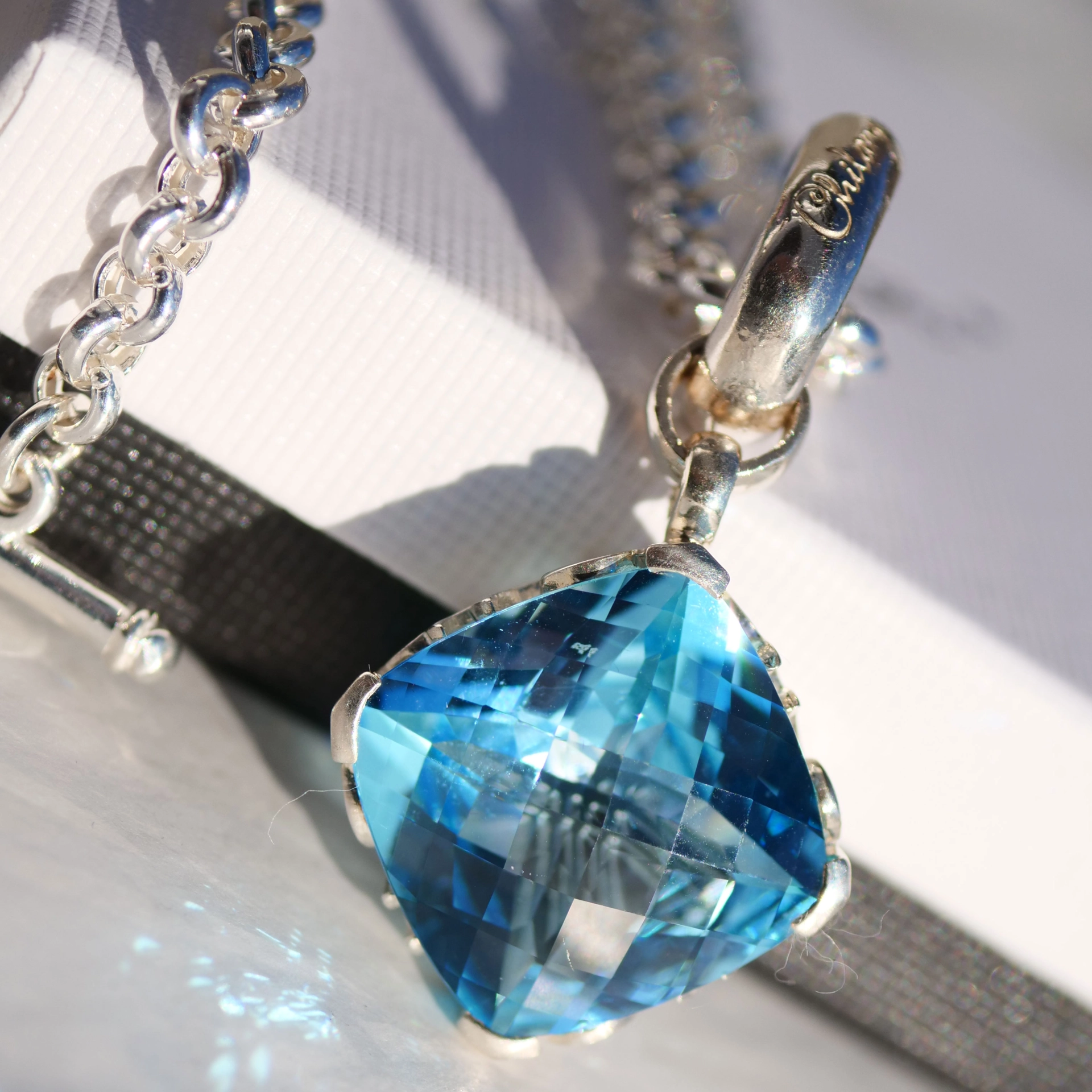 Chilango pendant Sky Topaz Flower 925 silver Prestige Crystal Dreams (treated), signed, with orig. Case