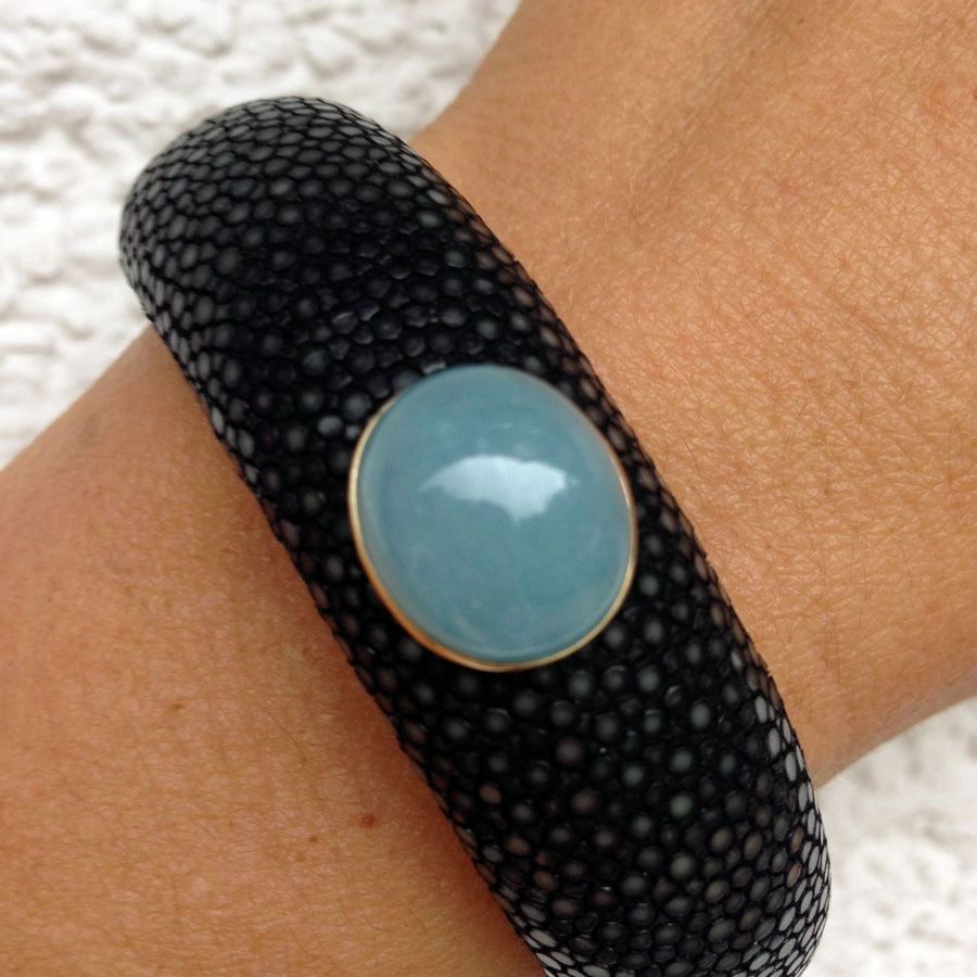 Aquamarin Stingray Bracelet 14 kt Yellow Gold...Sky Blue