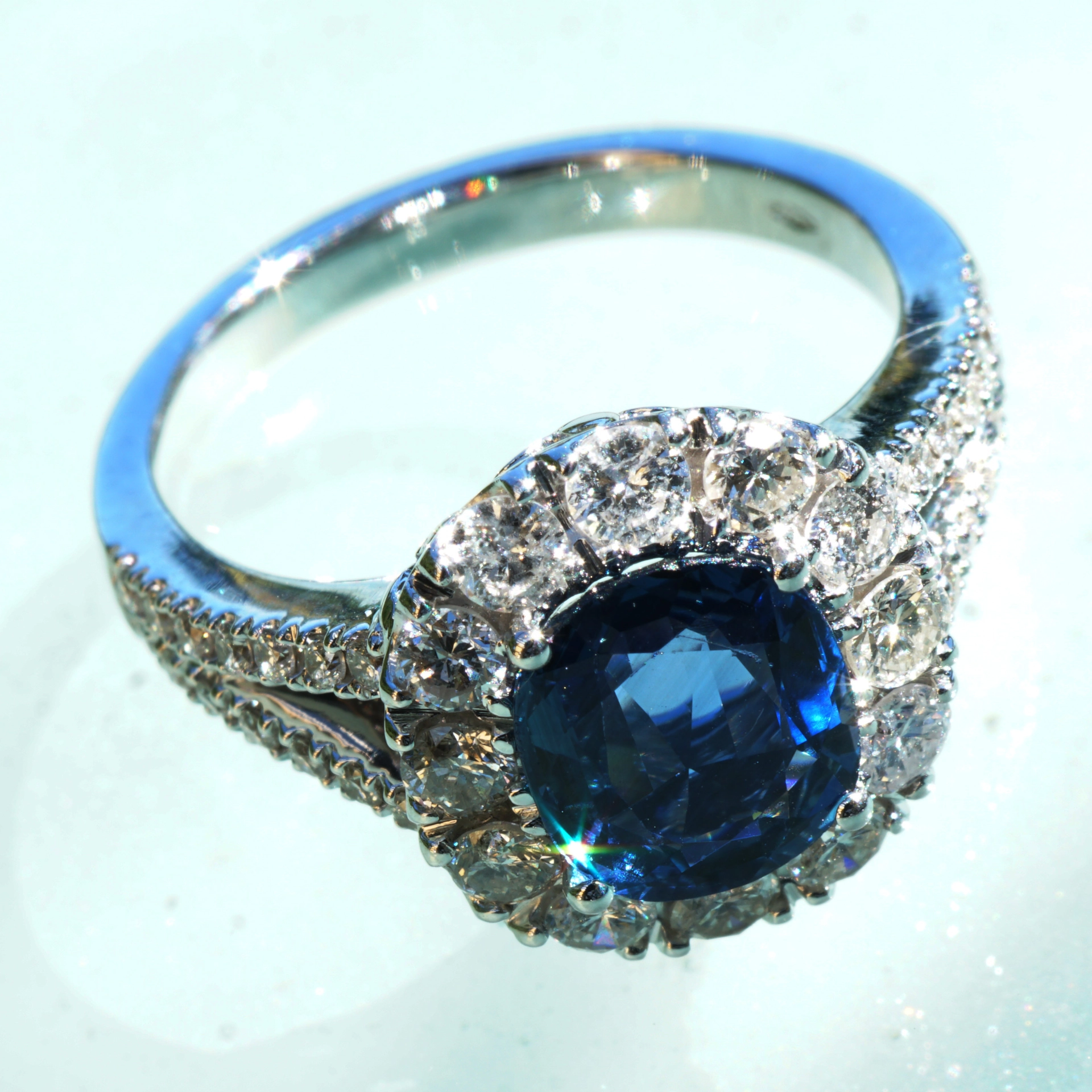 Saphire Diamond Ring 750 Whitegold ....High-End Piece of Jewelry