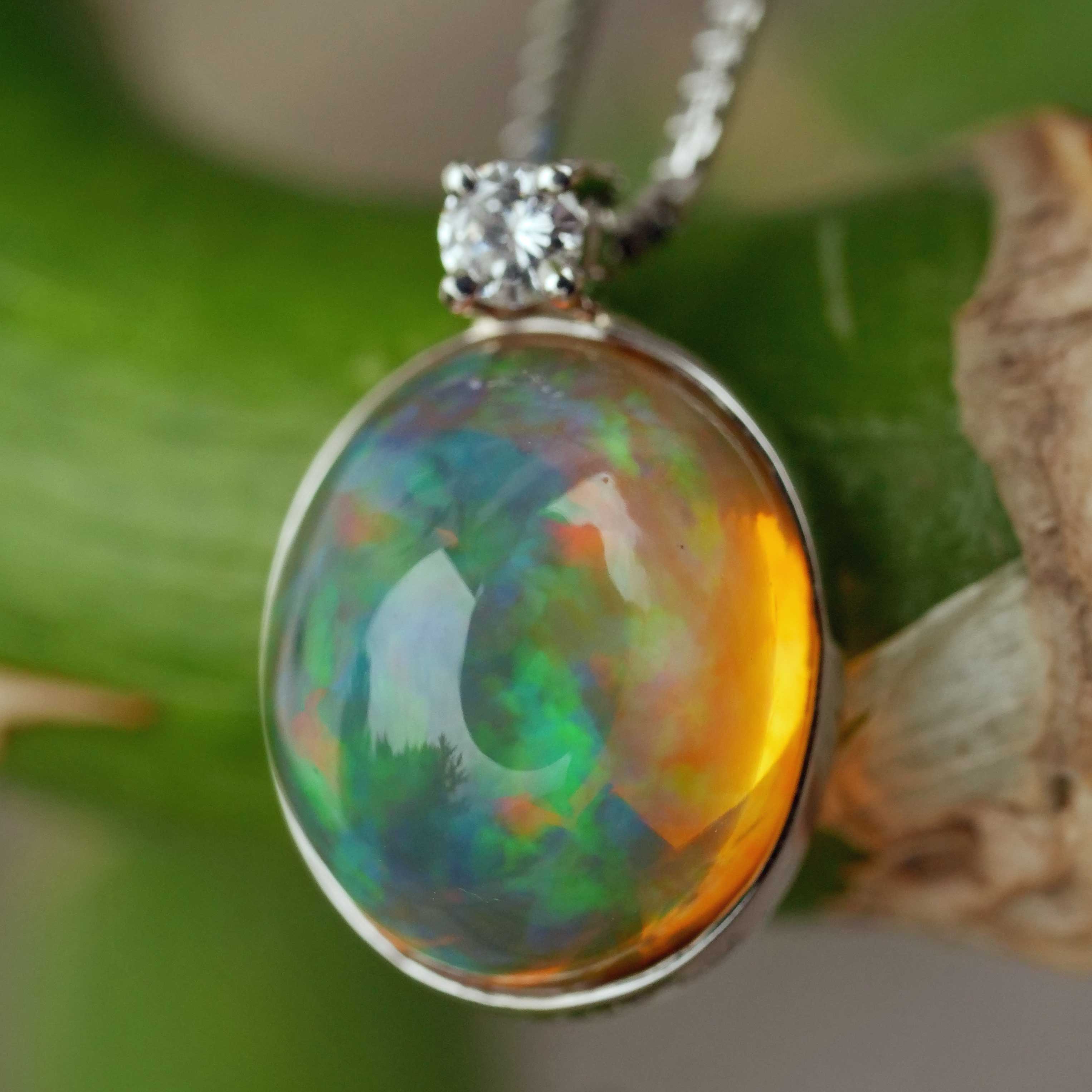 Opal Brilliant Pendant with Chain 900 Platinum 2.98 ct 0.04 ct Fantastic Play of Colors