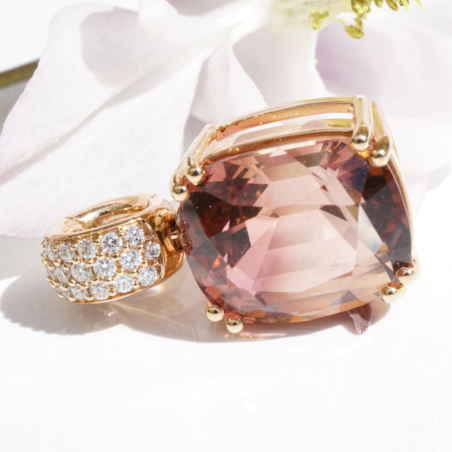 Tourmaline Brilliant Pendant in 750 Rose gold Sunset Beach Color 9.85 ct Africa/Congo