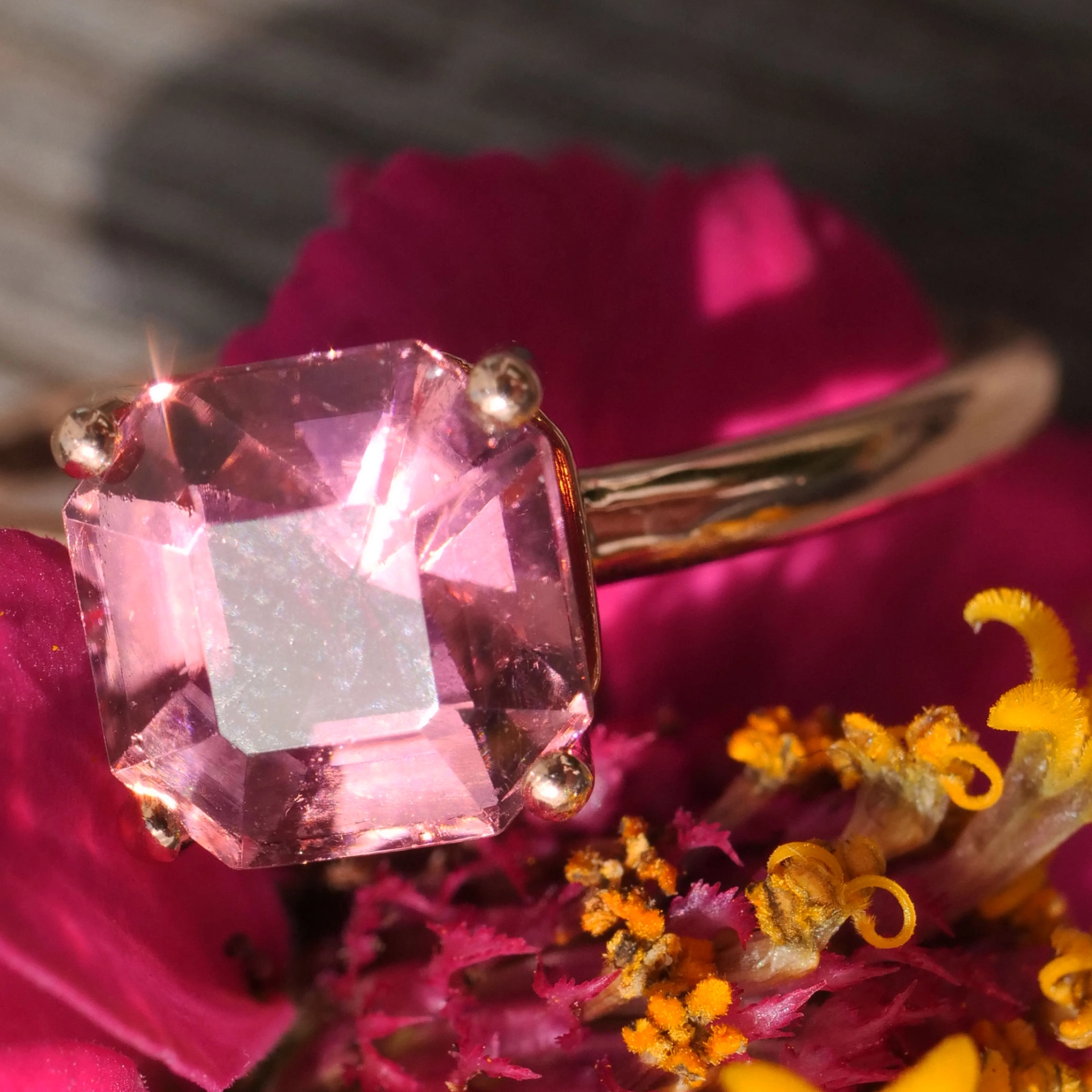 Turmalin Ring 18 kt Rosegold phantastic Color pink bluish