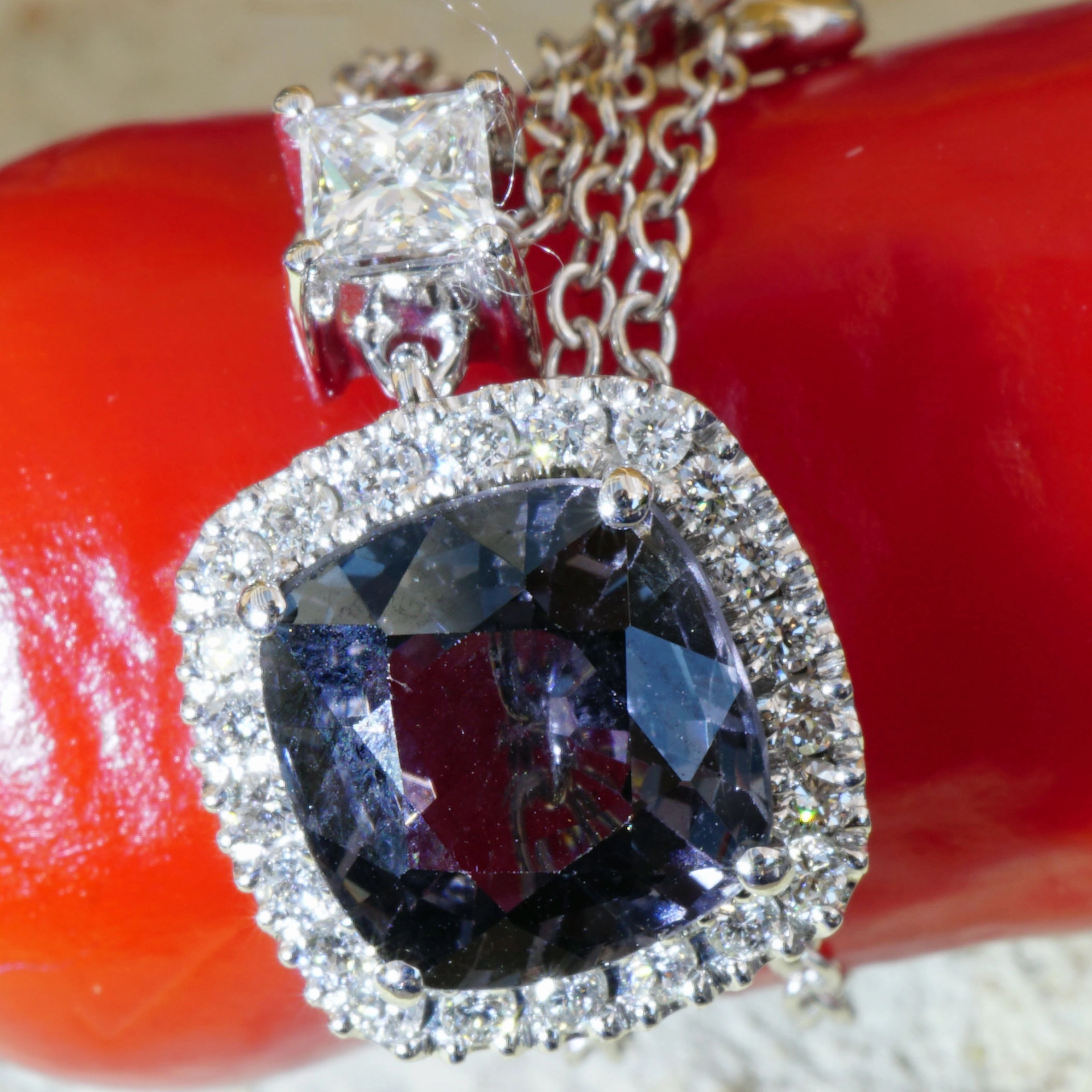 Grey-Blue Spinel Diamond Necklace 2.45 ct AAA+....Great Luminosity 18 kt Whitegold