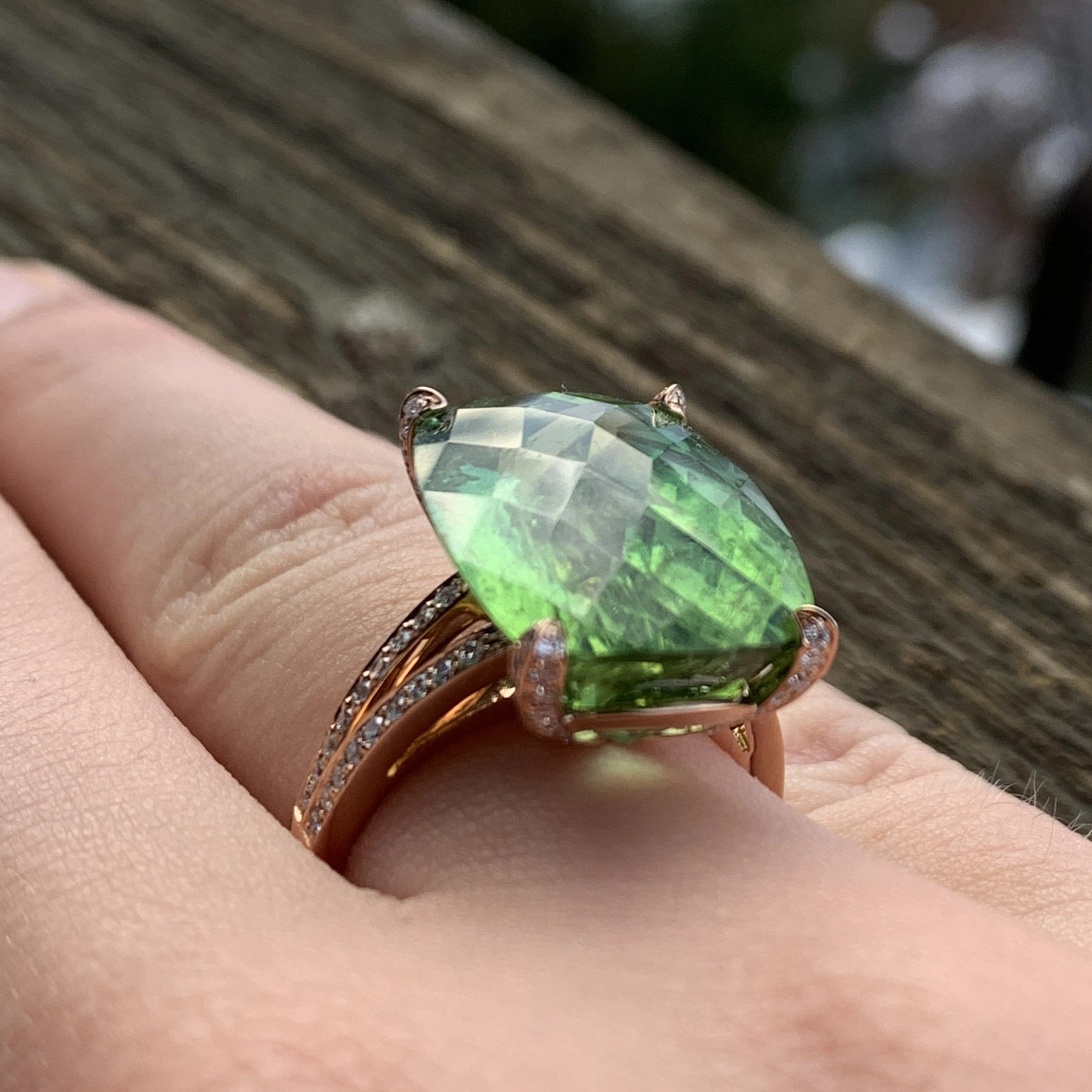 Tourmaline brilliant ring, 17.98 ct, 0.60 ct, TW VS ..... paraiba colored green huge beautiful 18 kt rose gold