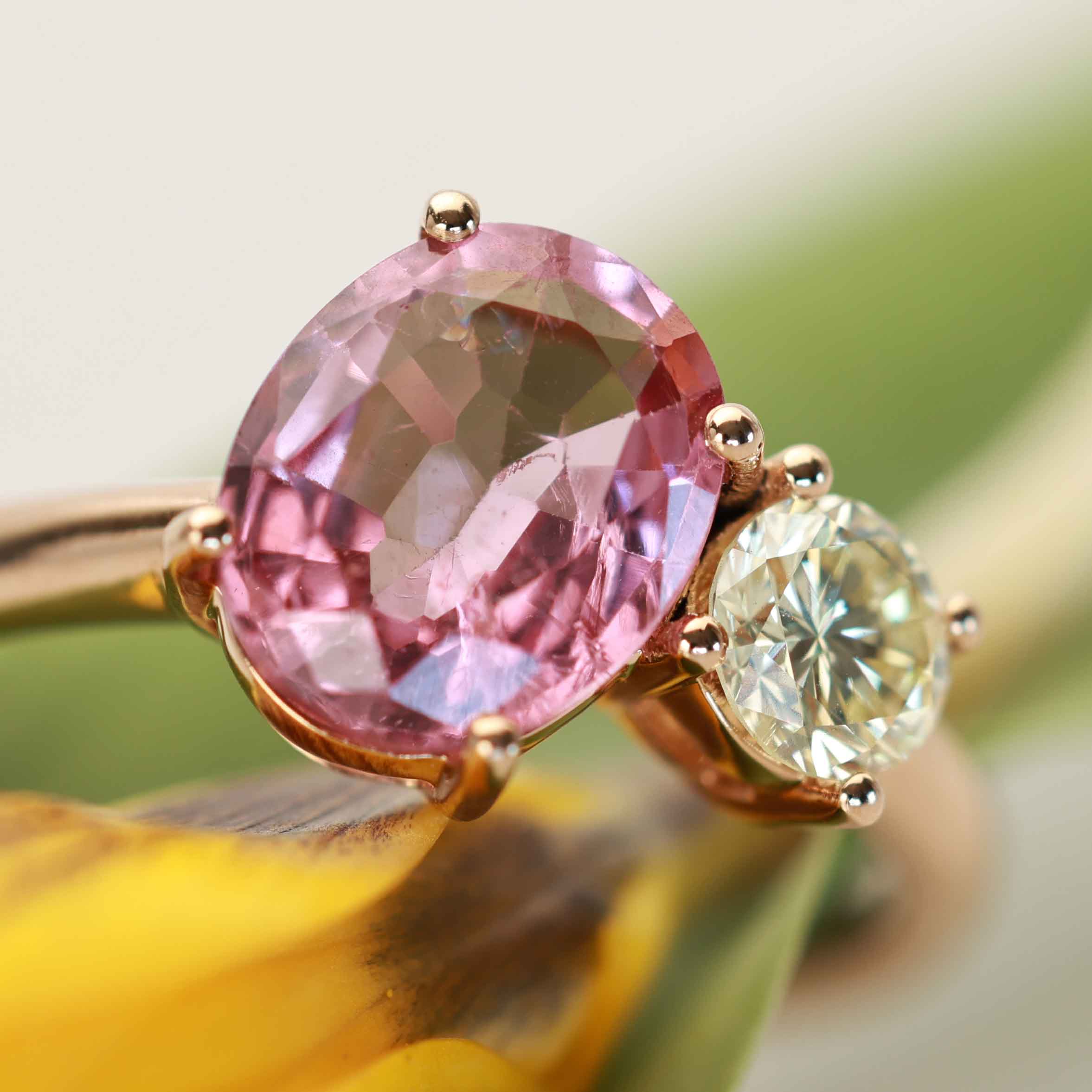 Rhodolite Brilliant Ring 750 Rose Gold 1.67 ct 0.25 ct Great Design to combine as a Peg Ring