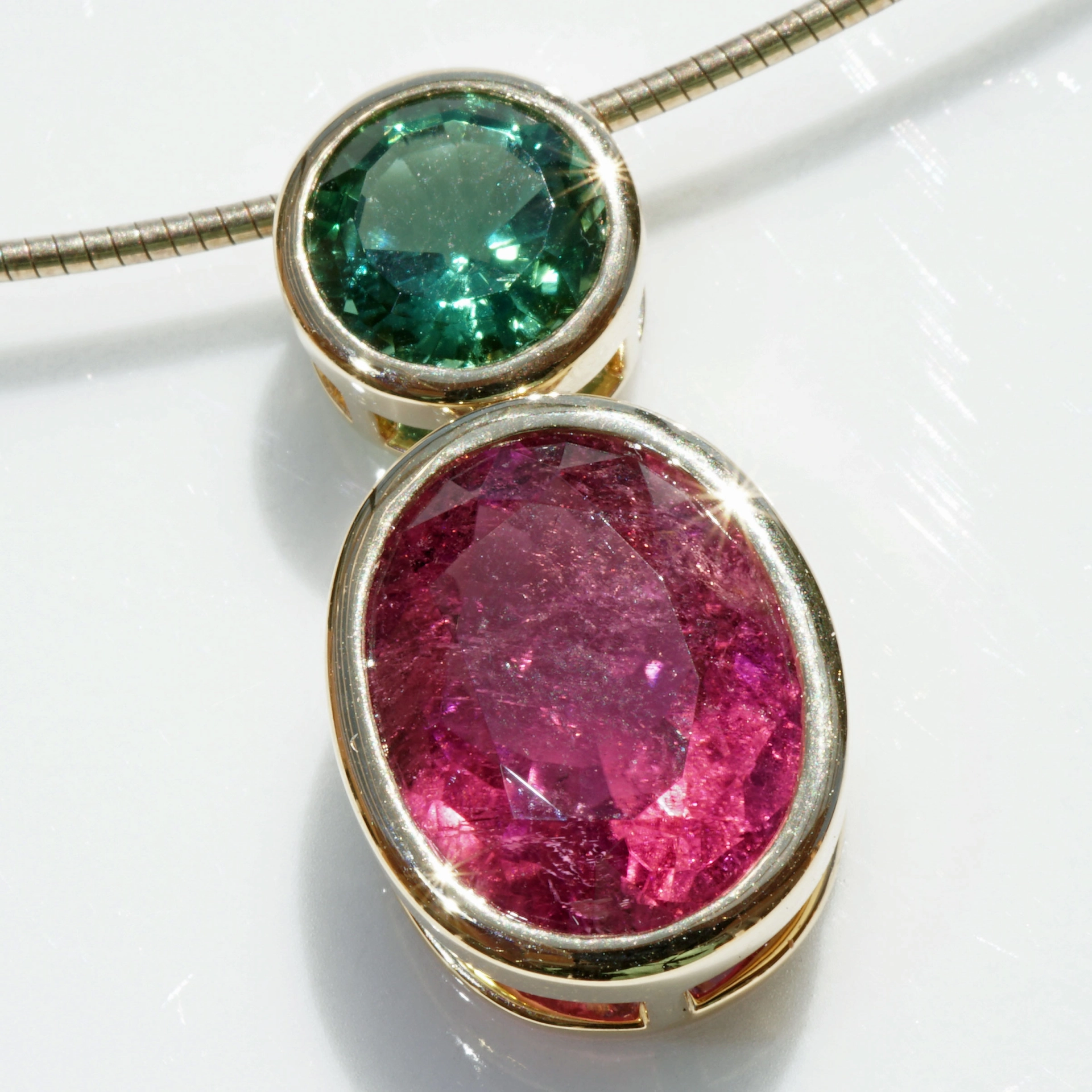 Turmalin Pendant with incredible luminosity 18 kt Yellow Gold bluish green and electric pink