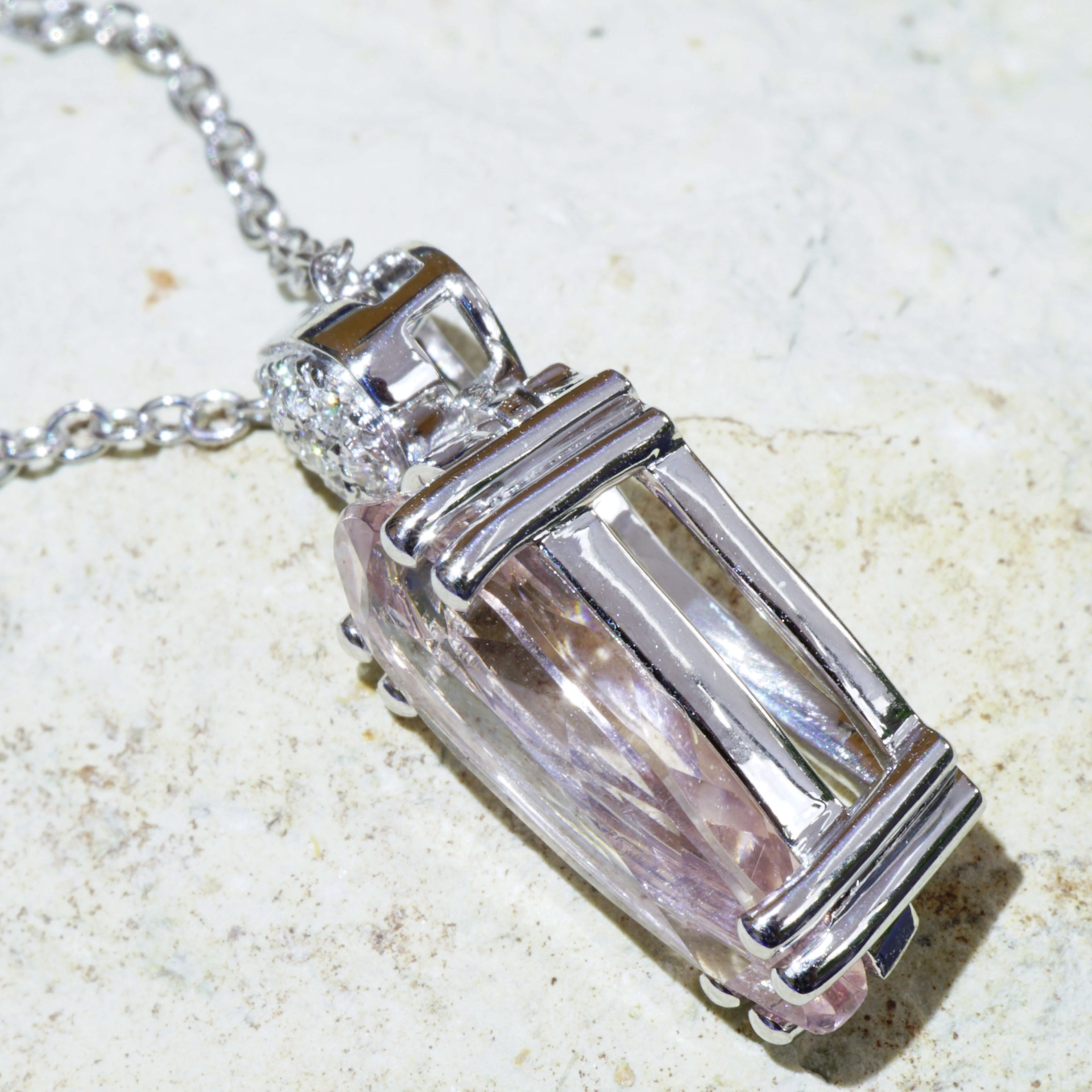 Morganite Diamond Pendant Whitegold 18 kt.....makes you want to get up in the morning