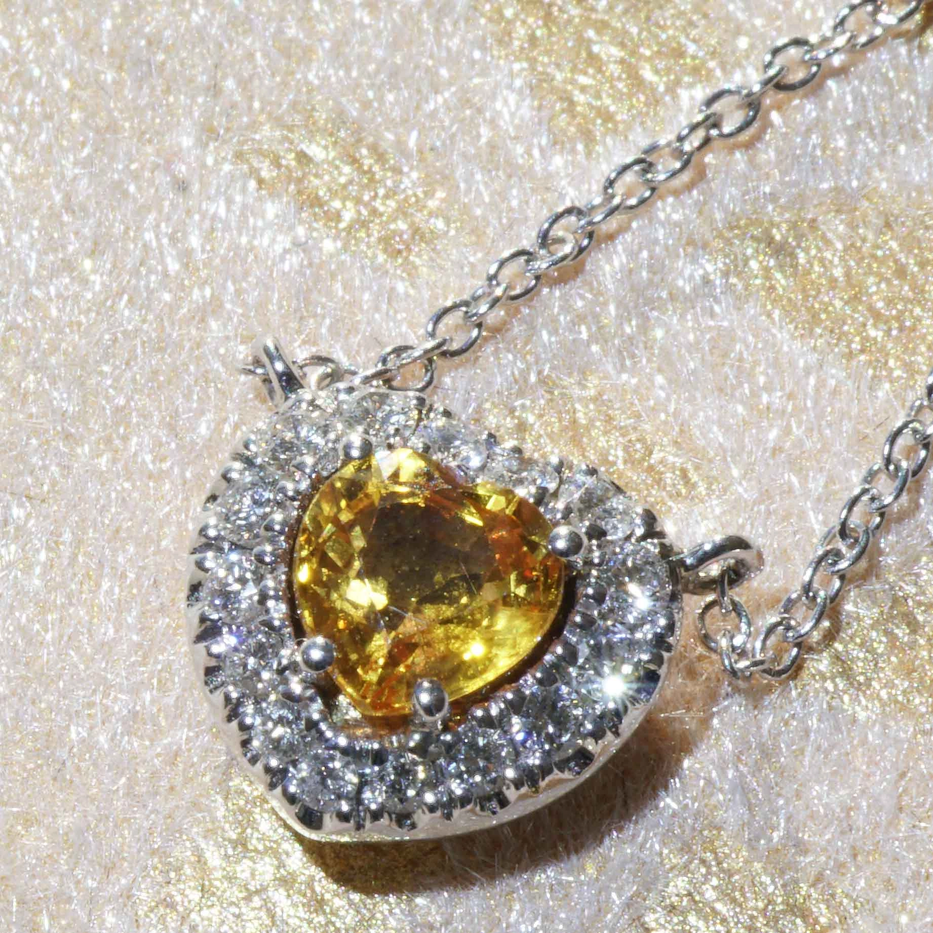 18 kt Whitegold Diamond Saphire Necklace....in the Color of Luck Orange-Yellow