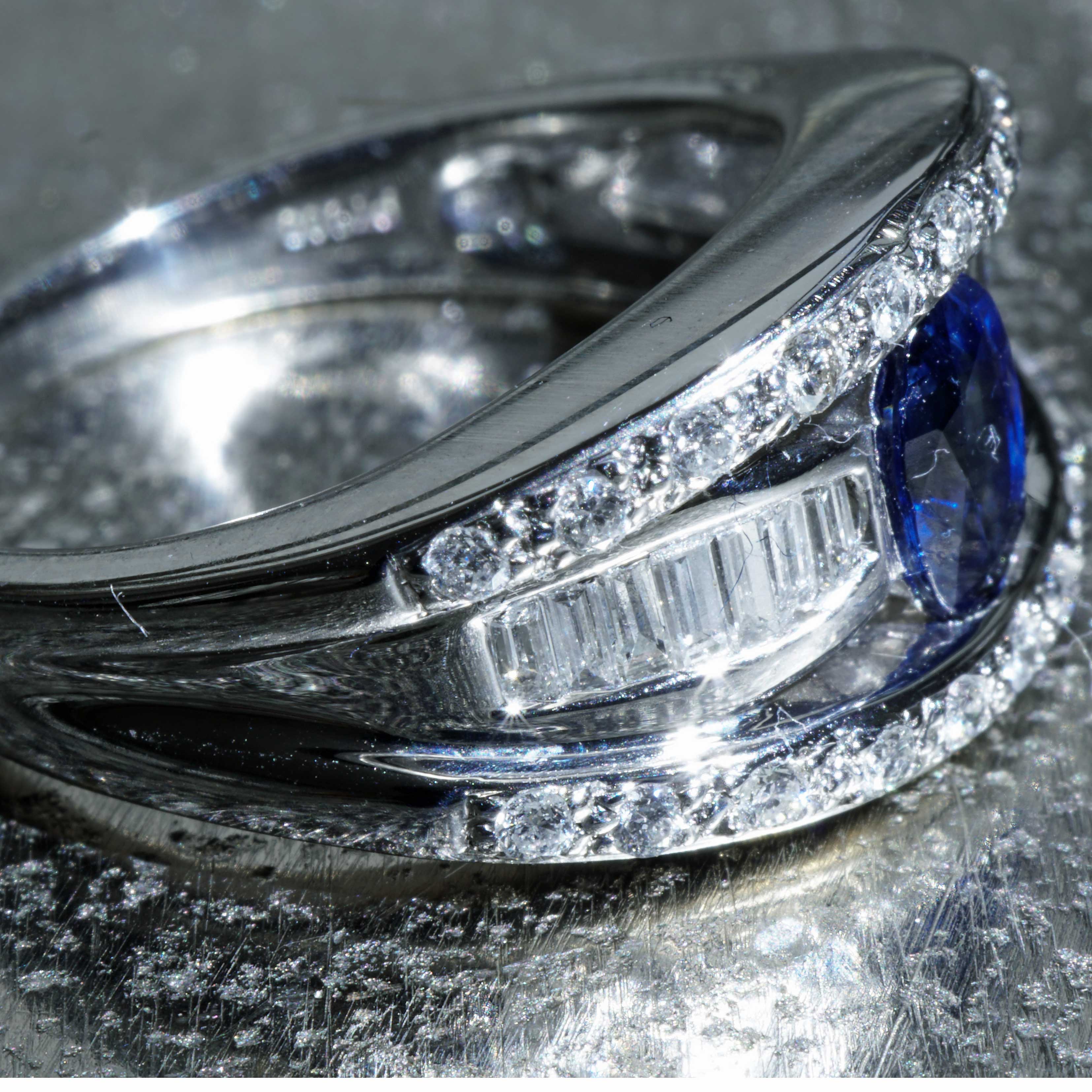 Sapphire Brilliant Ring 900 Platinum 0.65 ct 0.50 ct finest Sapphire and brilliant-cut Diamonds in Platinum