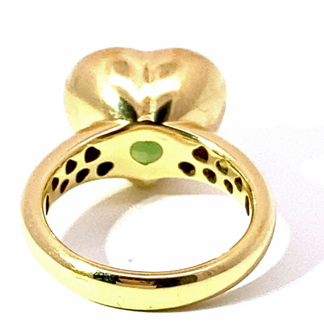 Peridot Heart Ring 750 Yellow Gold made in Valenza... a green modern Heart Ring in solid Gold