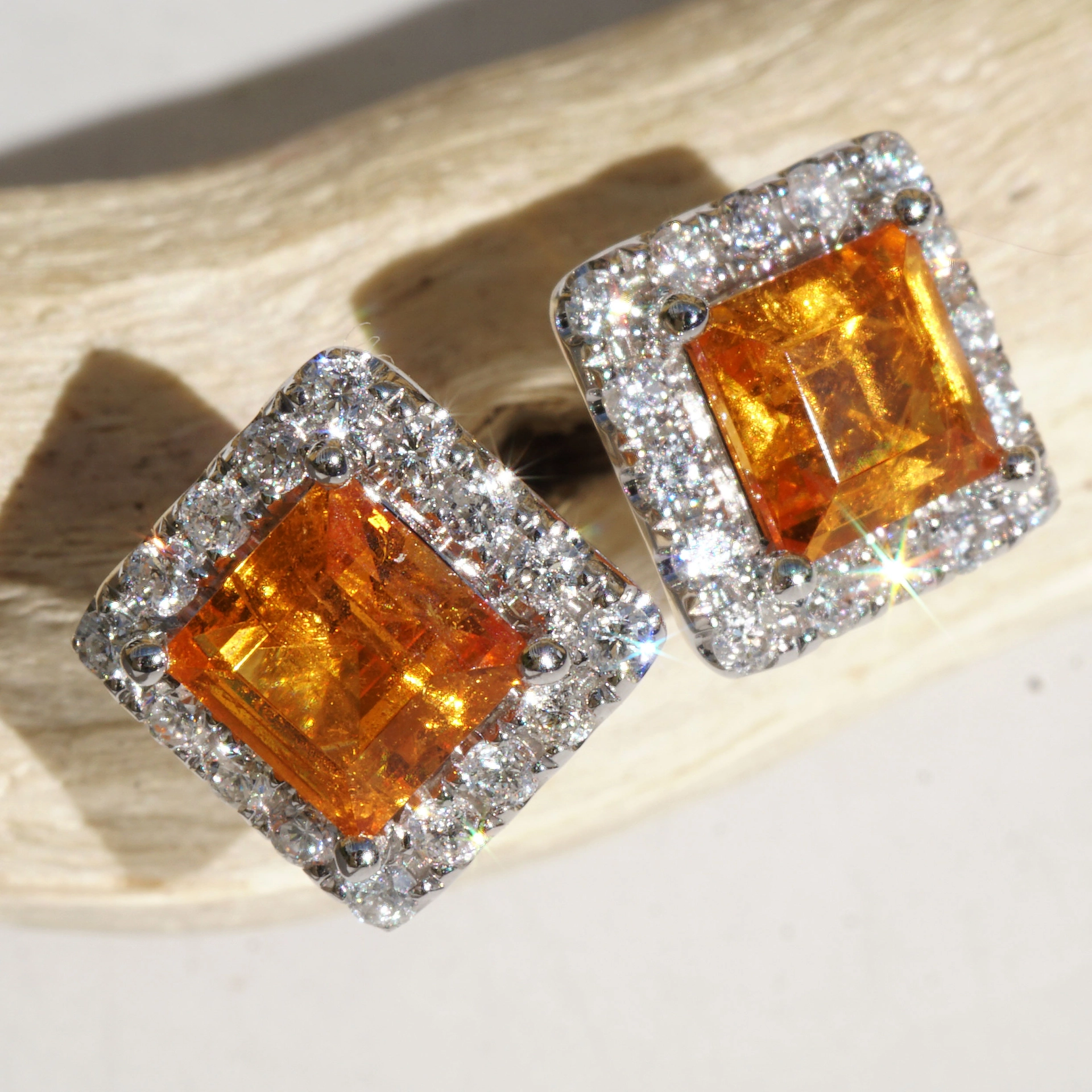 Mandarin Granat Brillant Ohrstecker AAA 8,5 mm W / VS-SI 750er Weissgold Top Farbe leuchtend orange