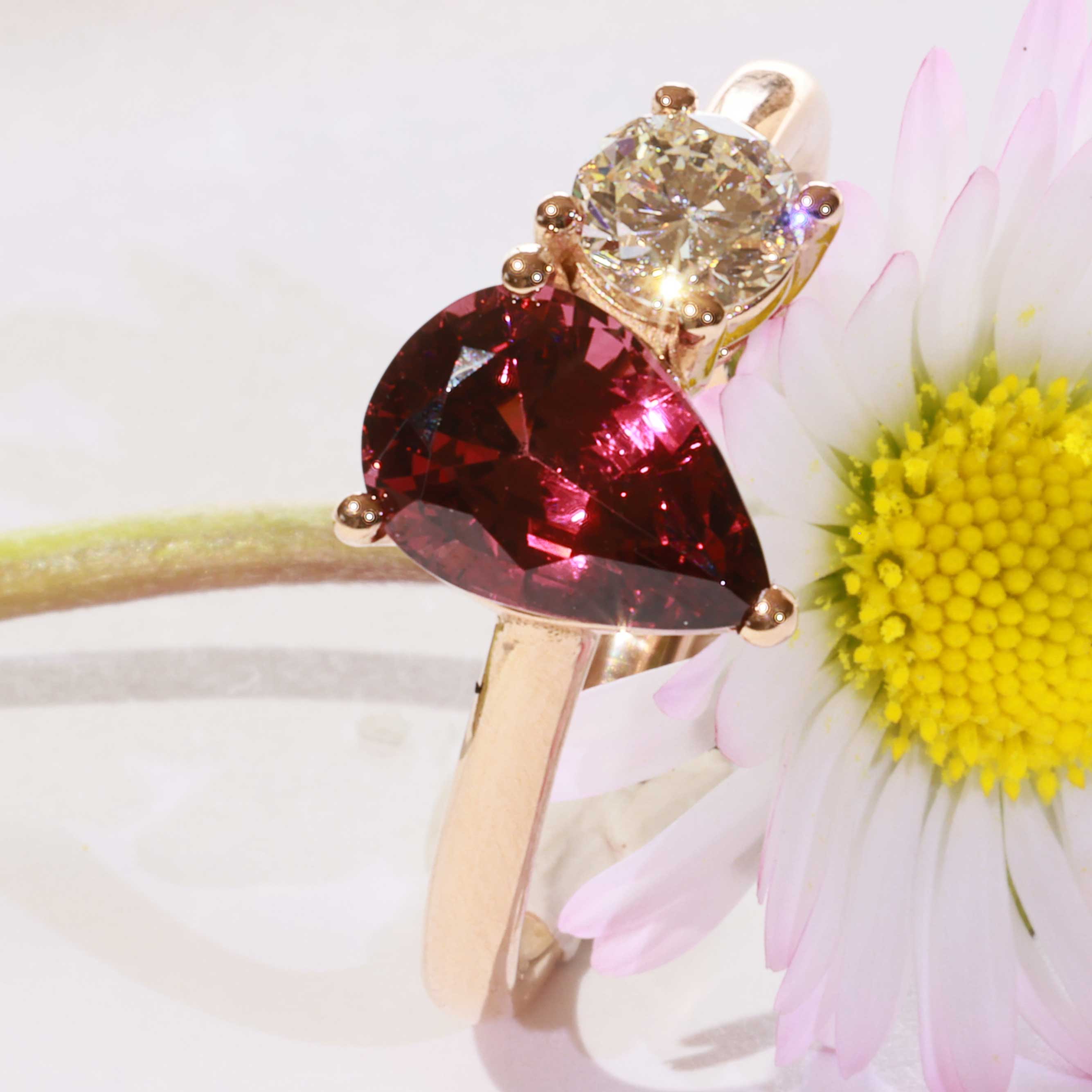 Rhodolite Brilliant Ring 750 Rose Gold 1.67 ct 0.25 ct Great Design to combine as a Peg Ring