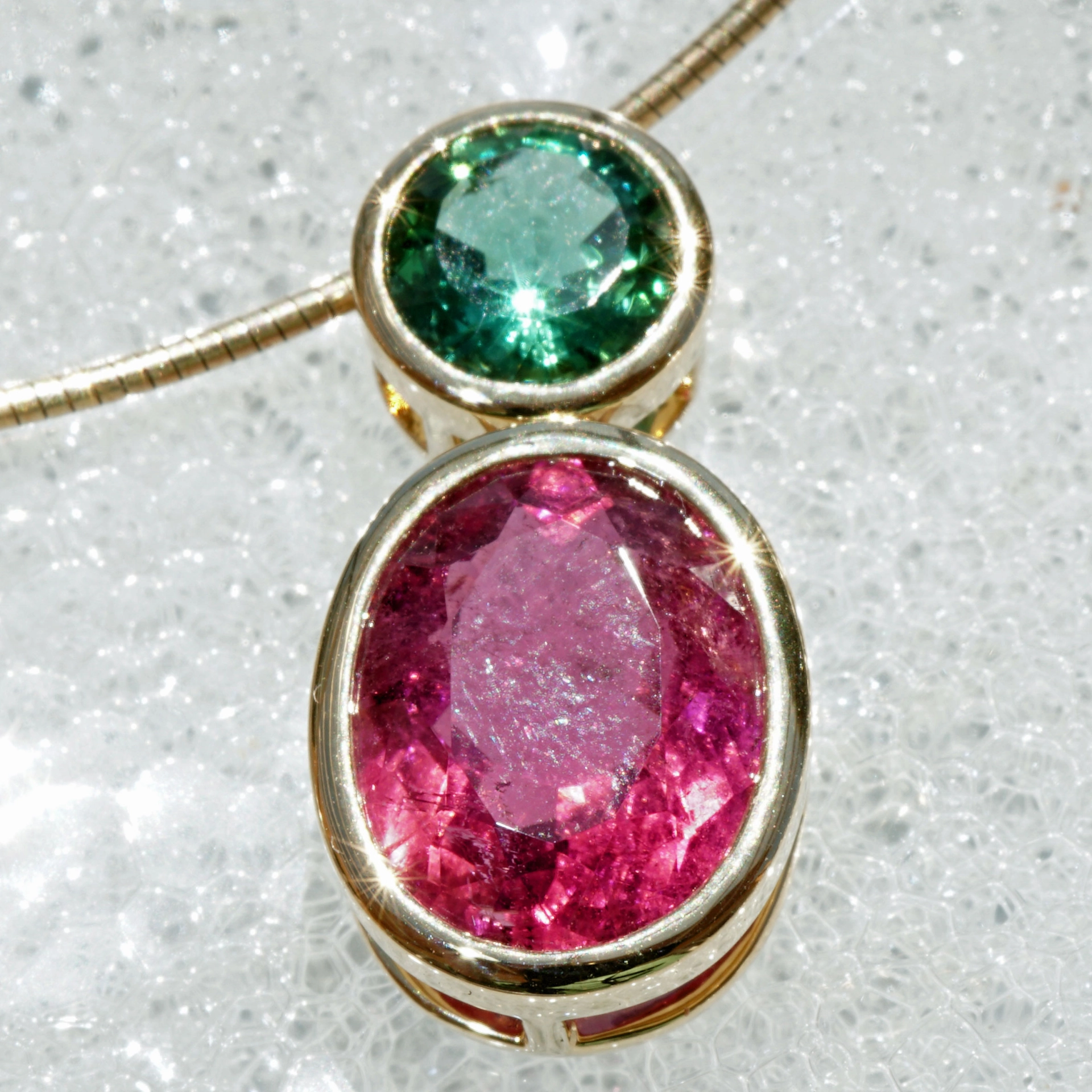 Turmalin Pendant with incredible luminosity 18 kt Yellow Gold bluish green and electric pink