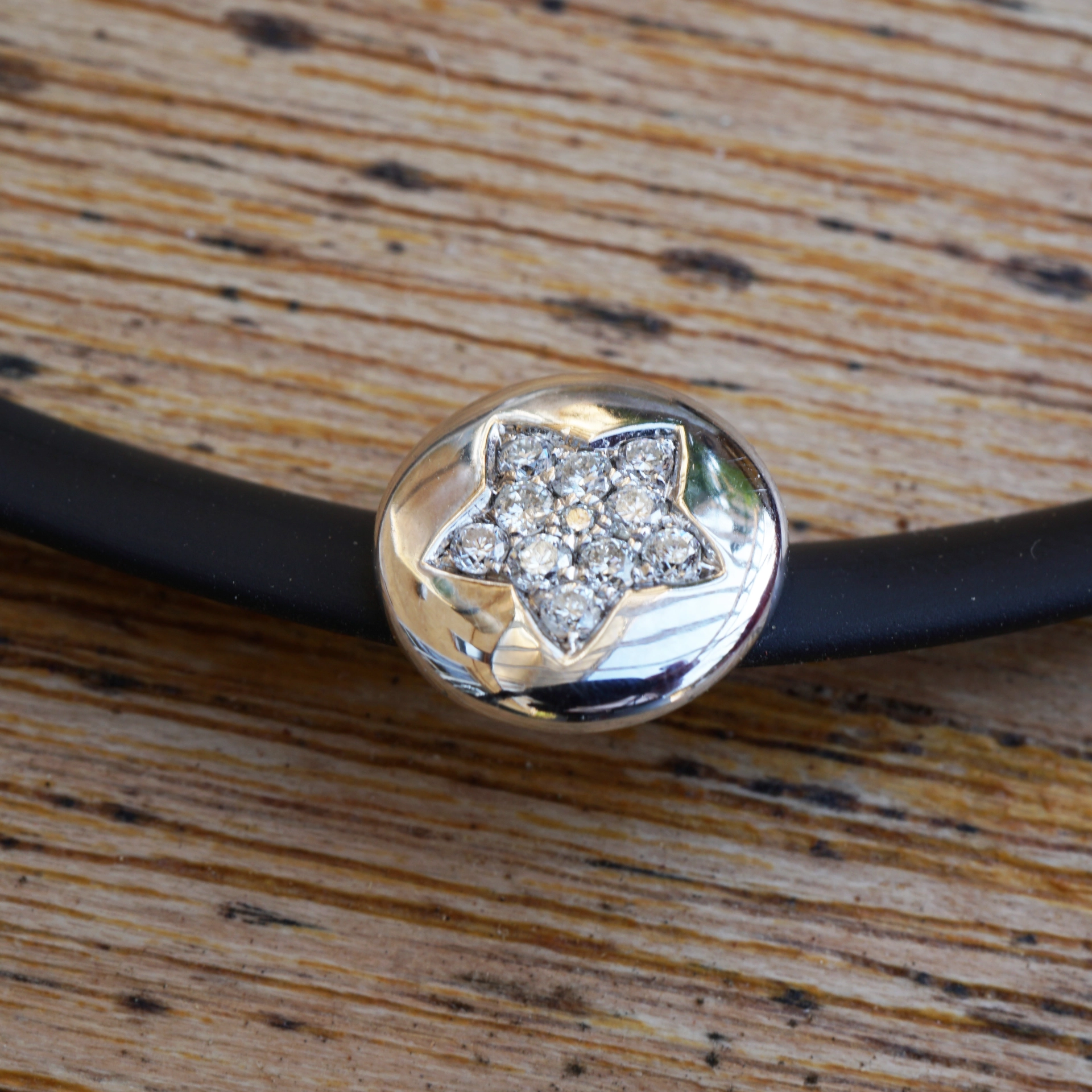 Diamond Choker Pendant with Silikon Chain......White and Black....modern Style