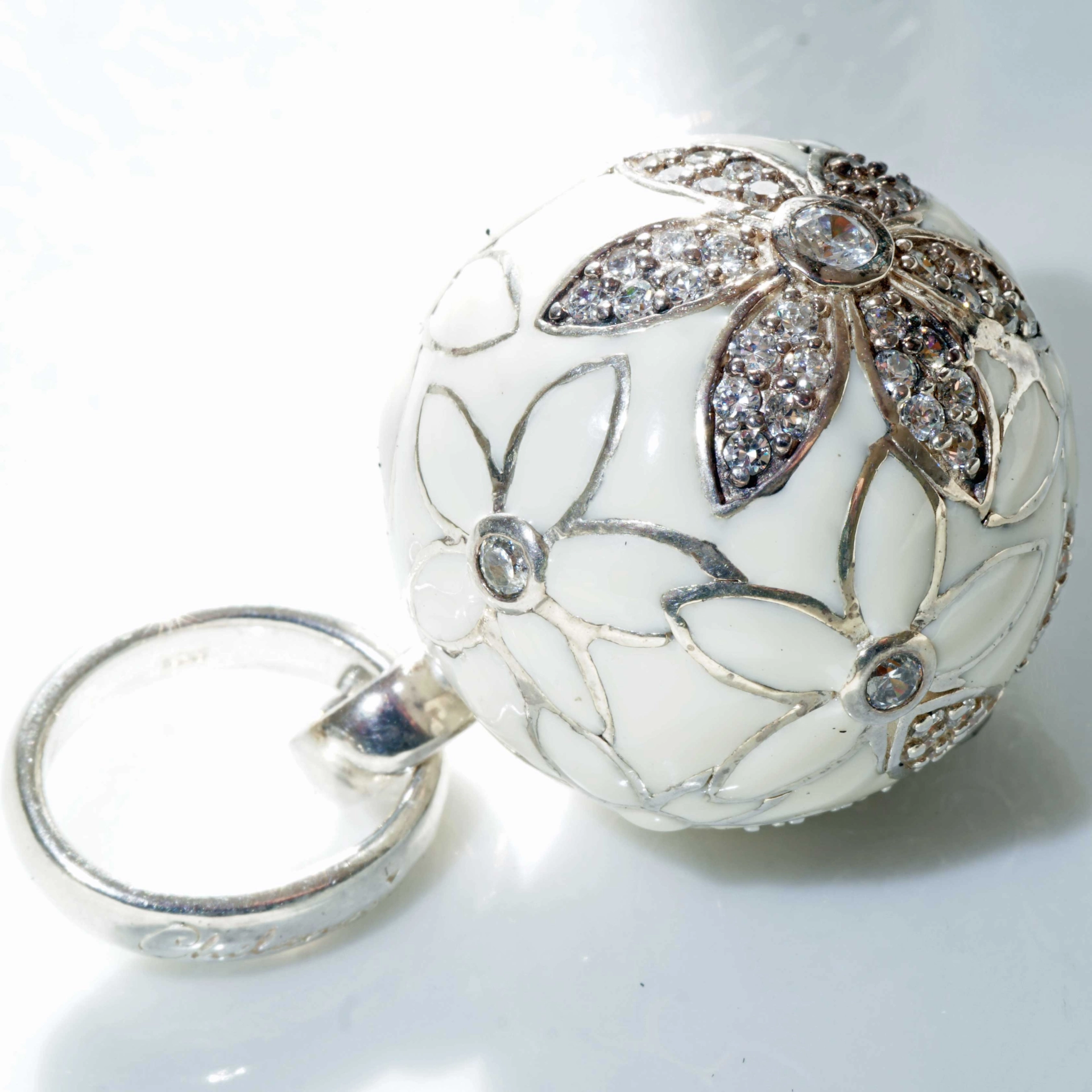 Chilango Pendant Faberge white Flower with Circonia 925 Silver Enamel