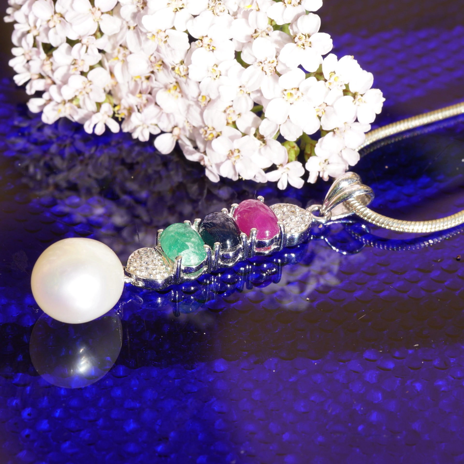 Smaragd Rubin Saphir Diamant Perl Anhänger 585 er Weissgold ....Eycatcher