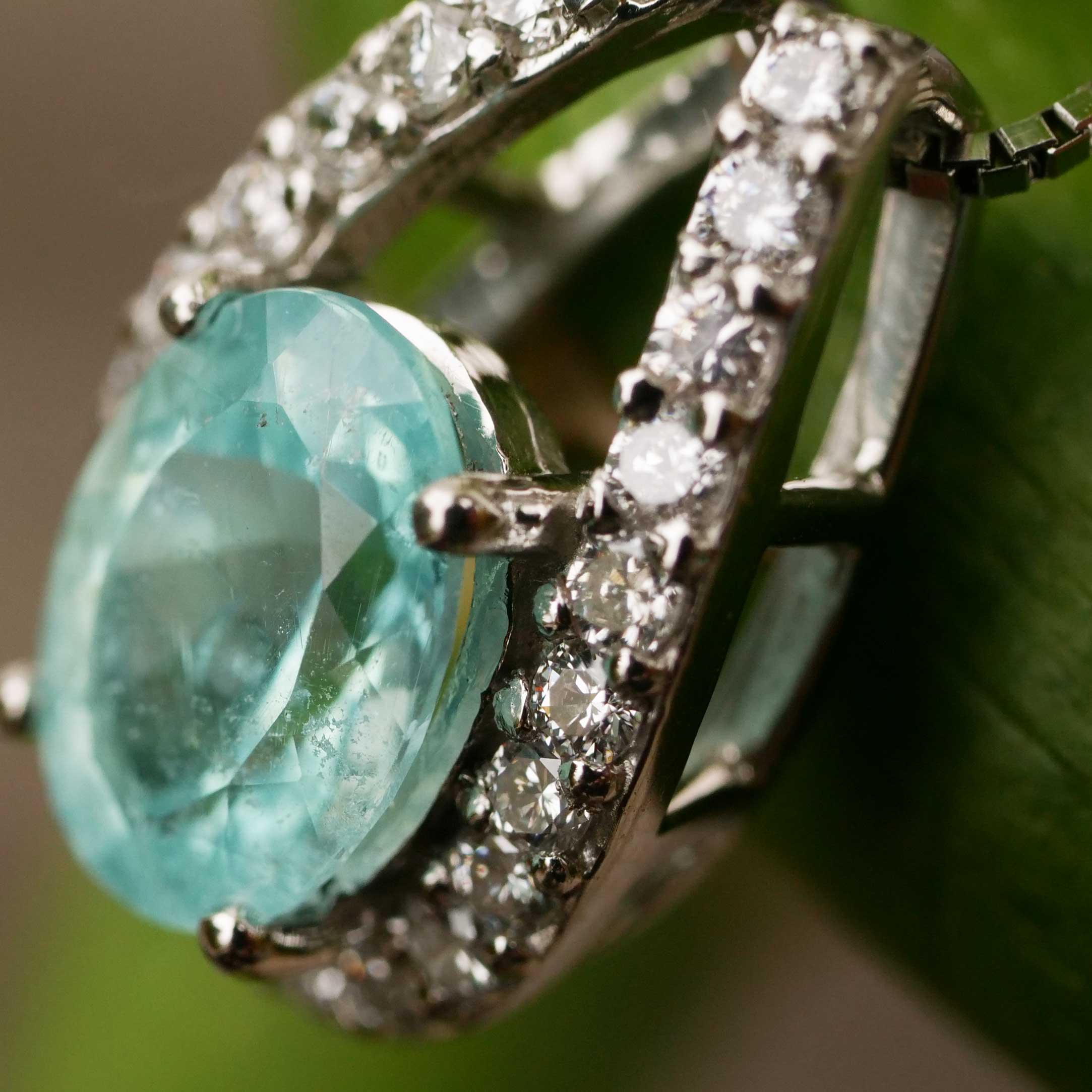 Paraiba Tourmaline Pendant in 900 Platinum with Chain 1.22 ct 0.28 ct Luminous Swimming Pool Turquoise Blue