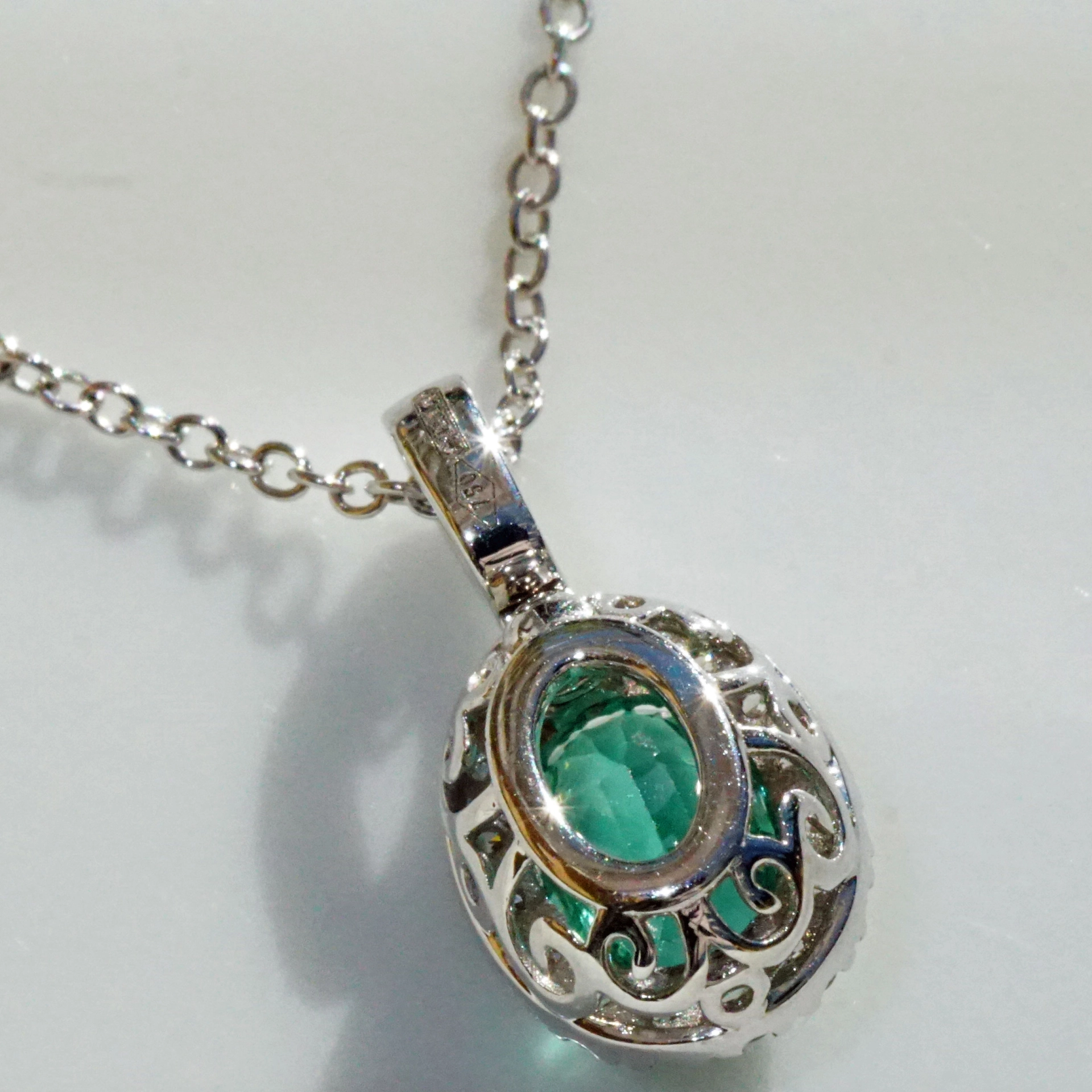 Top Emerald Brilliant Pendant with Chain 18 kt White Gold 0.73 ct AAA+