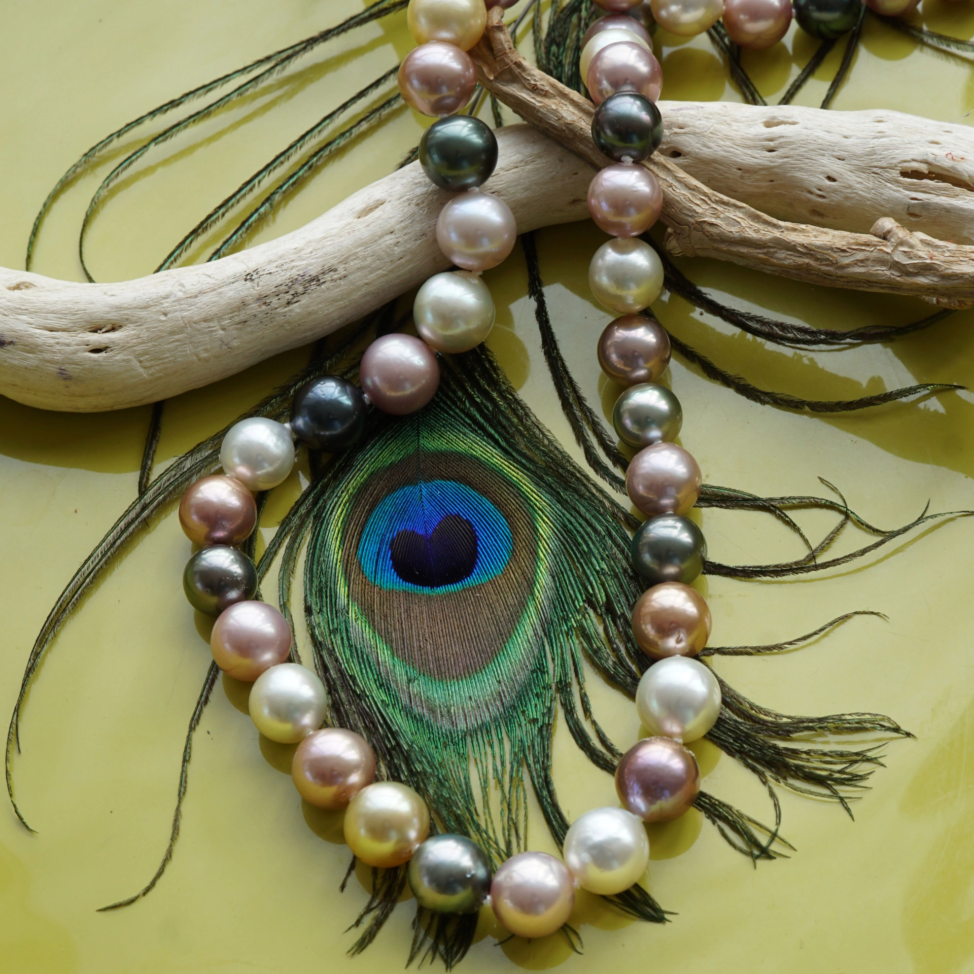 Tahiti Southsea Ming Pearl Necklace....such nice Colors