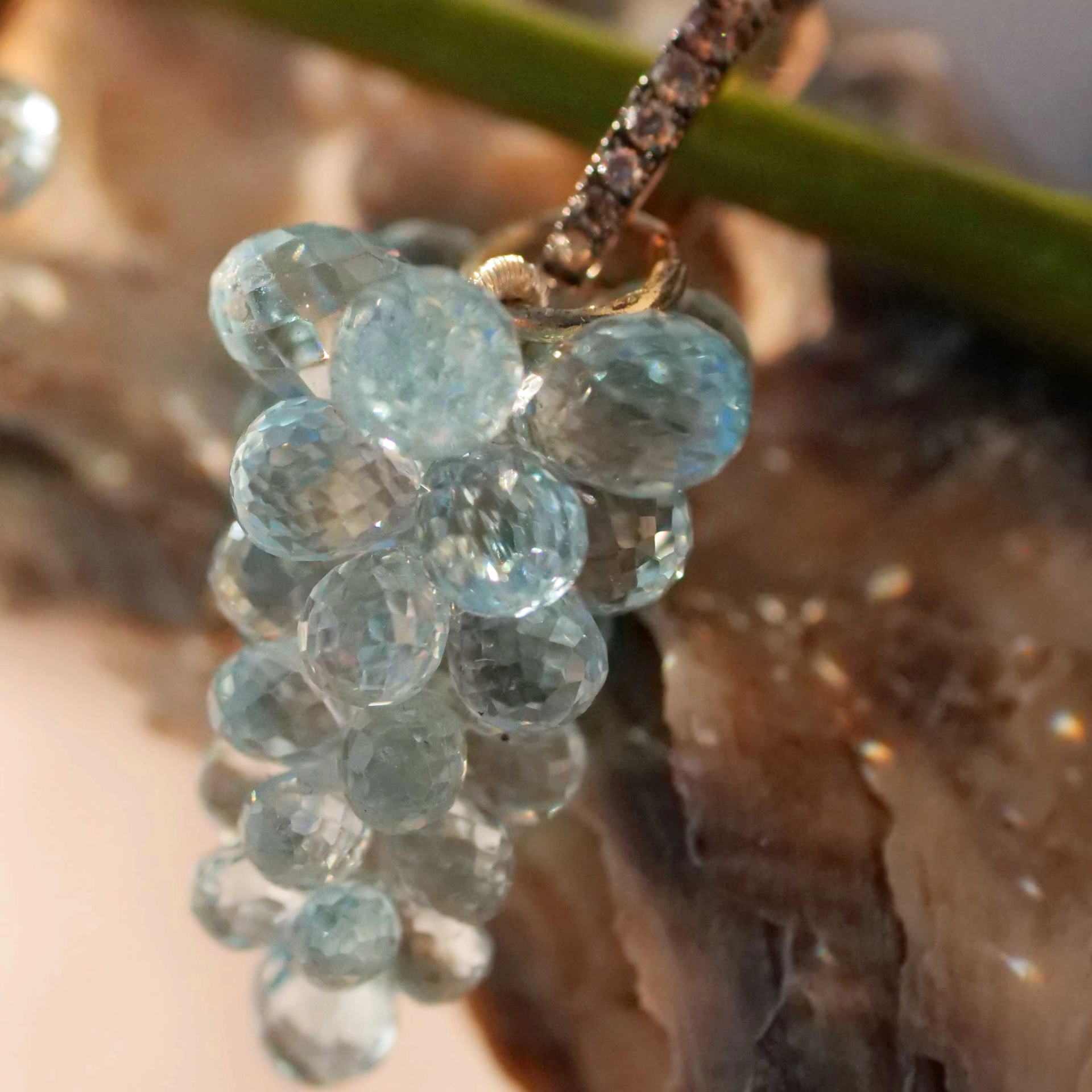Grape Pendant Bluetopaz 14kt Yellow Gold 22 ct....skillfully made