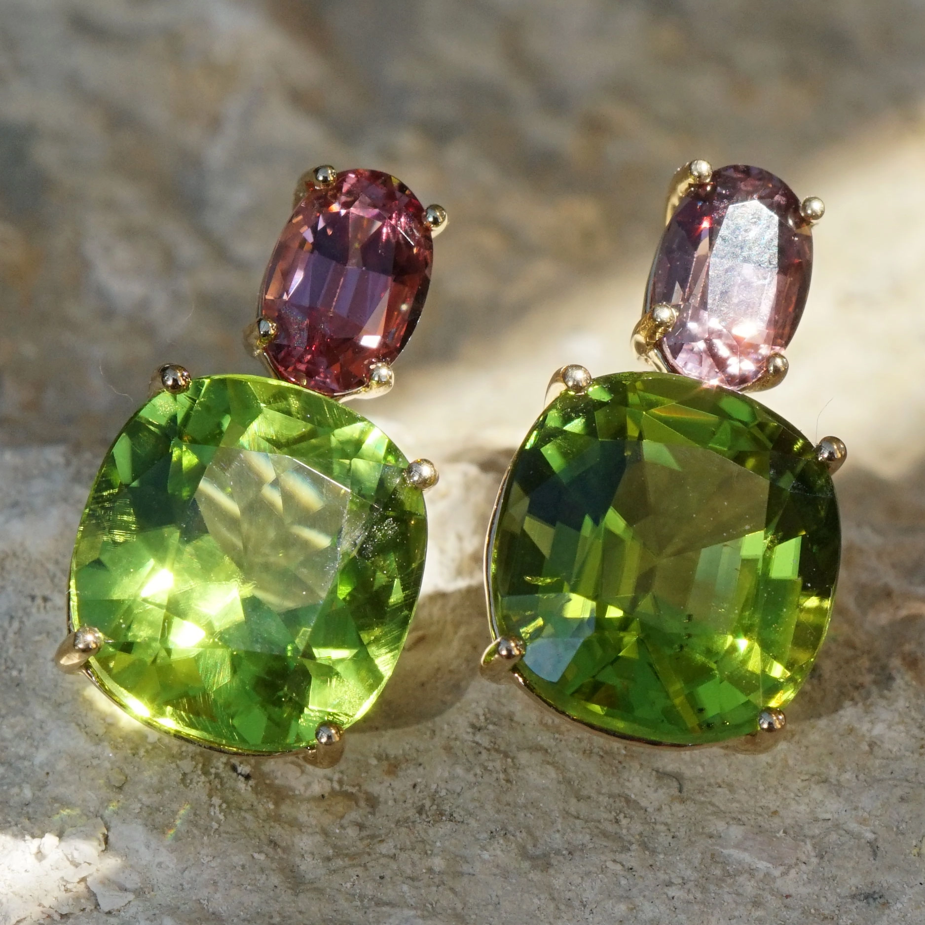 Ohrstecker Peridot Spinell 10 CARAT 750er Gold WE CELEBRATE COLORS