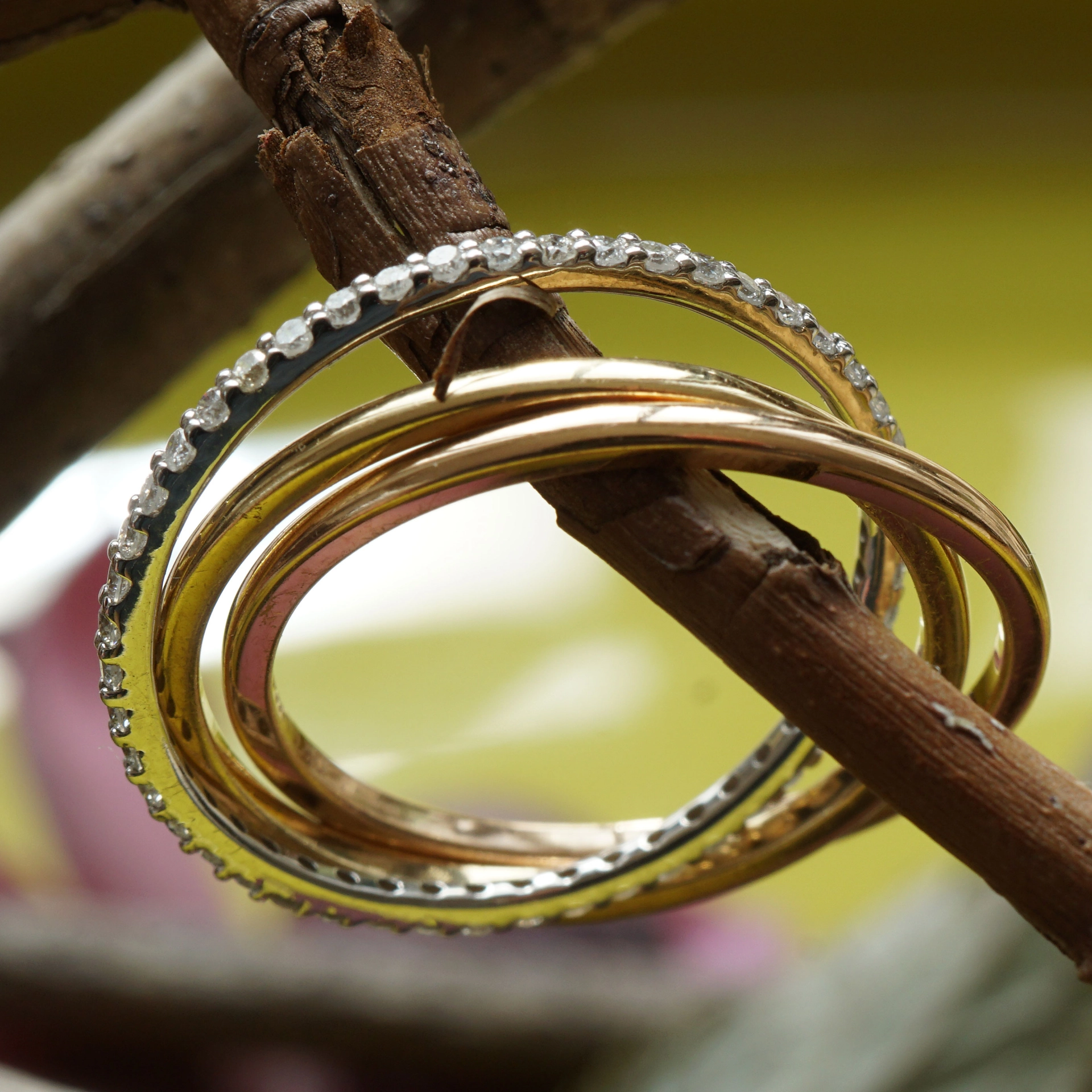 Diamond Ring 0.40 ct W SI-P....intertwined...2 times....elegant