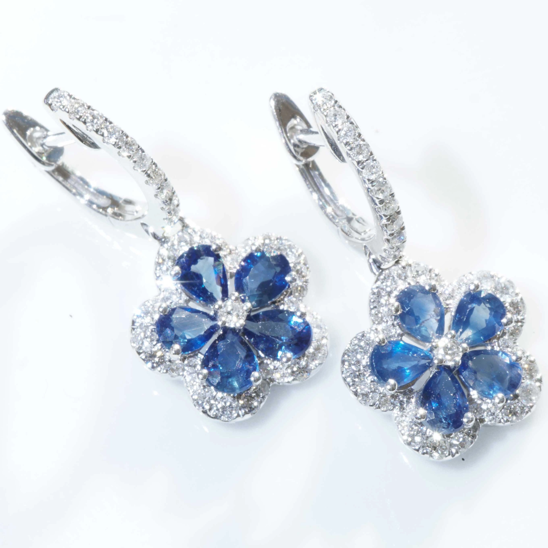 Saphire Brilliant Earrings floral Style...sooo pretty... 18 kt White Gold 