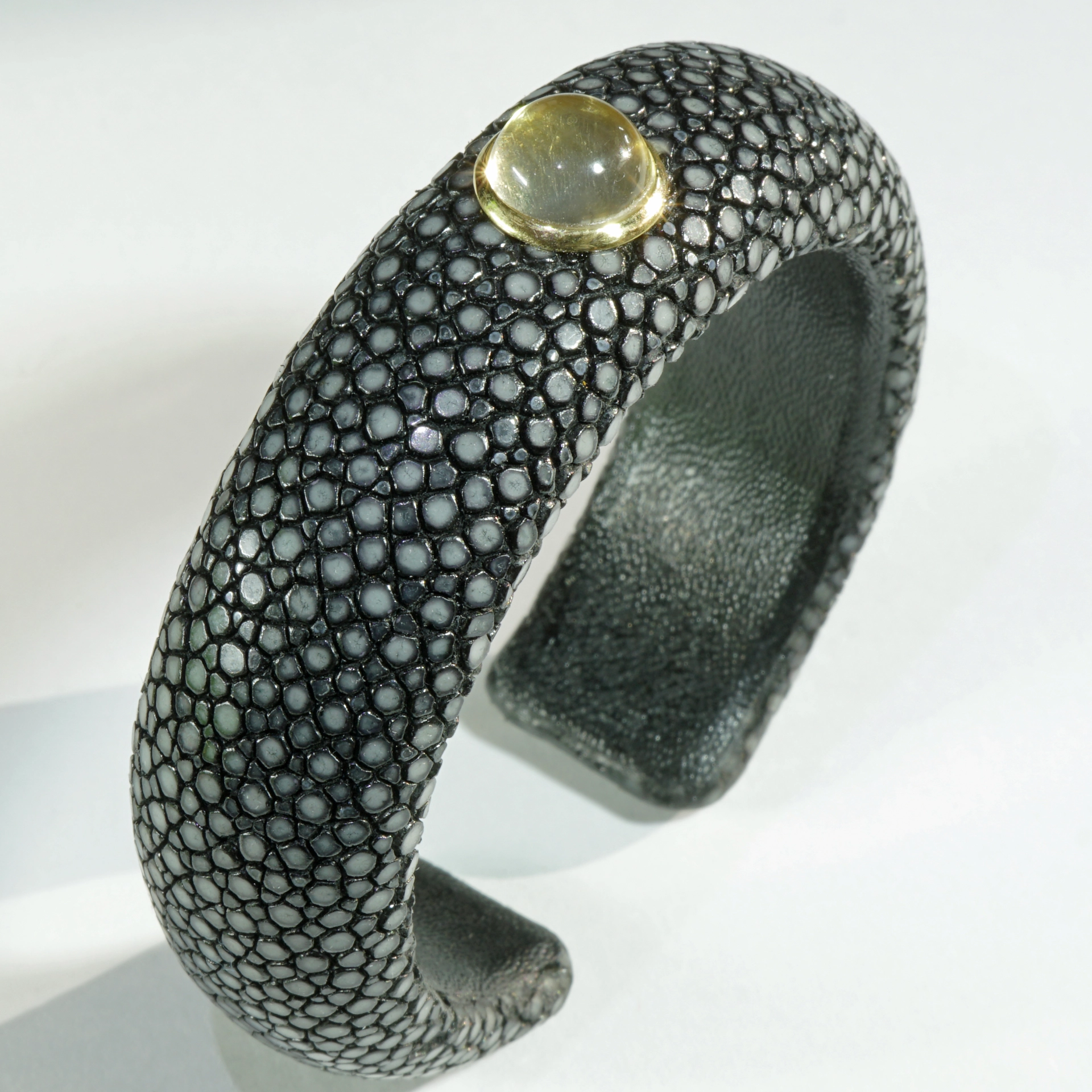 Citrine Stingray Leather Bangle 585 gold 14 kt yellow gold  High-Quality piece of Jewelry