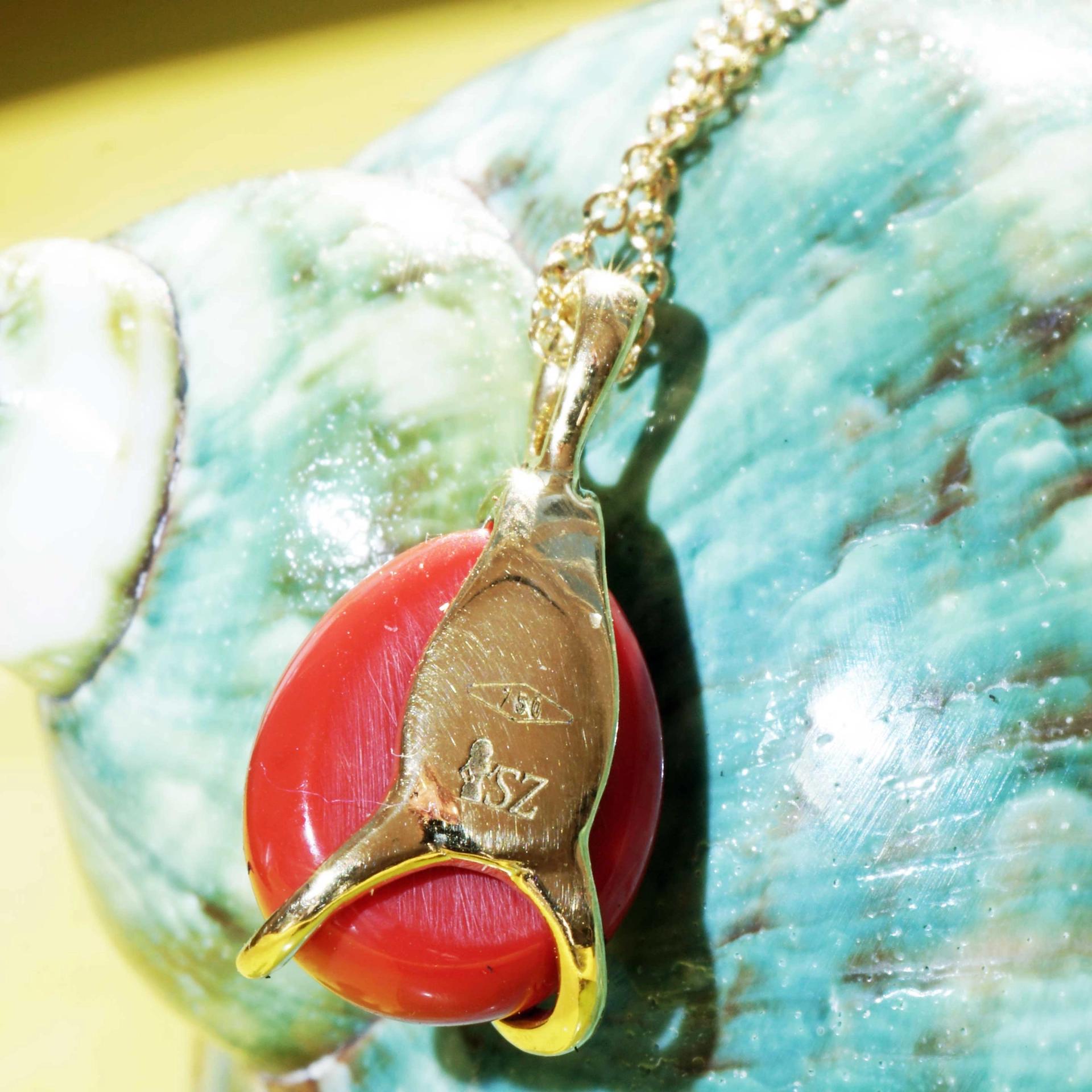 Drop Pendant...soo sweet...with coral and Diamond...made in Italy