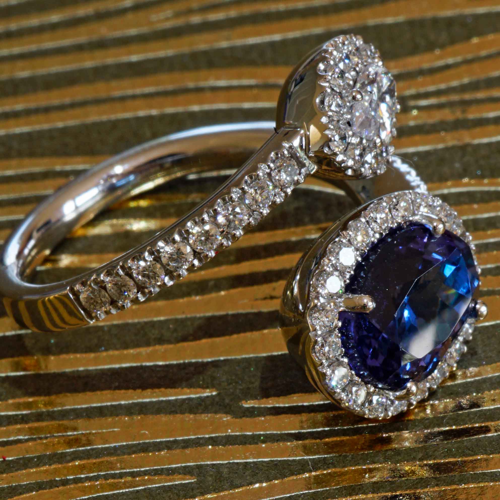 Tanzanite Brilliant Ring 18 kt White Gold Twin Design 1.06 ct with Navette