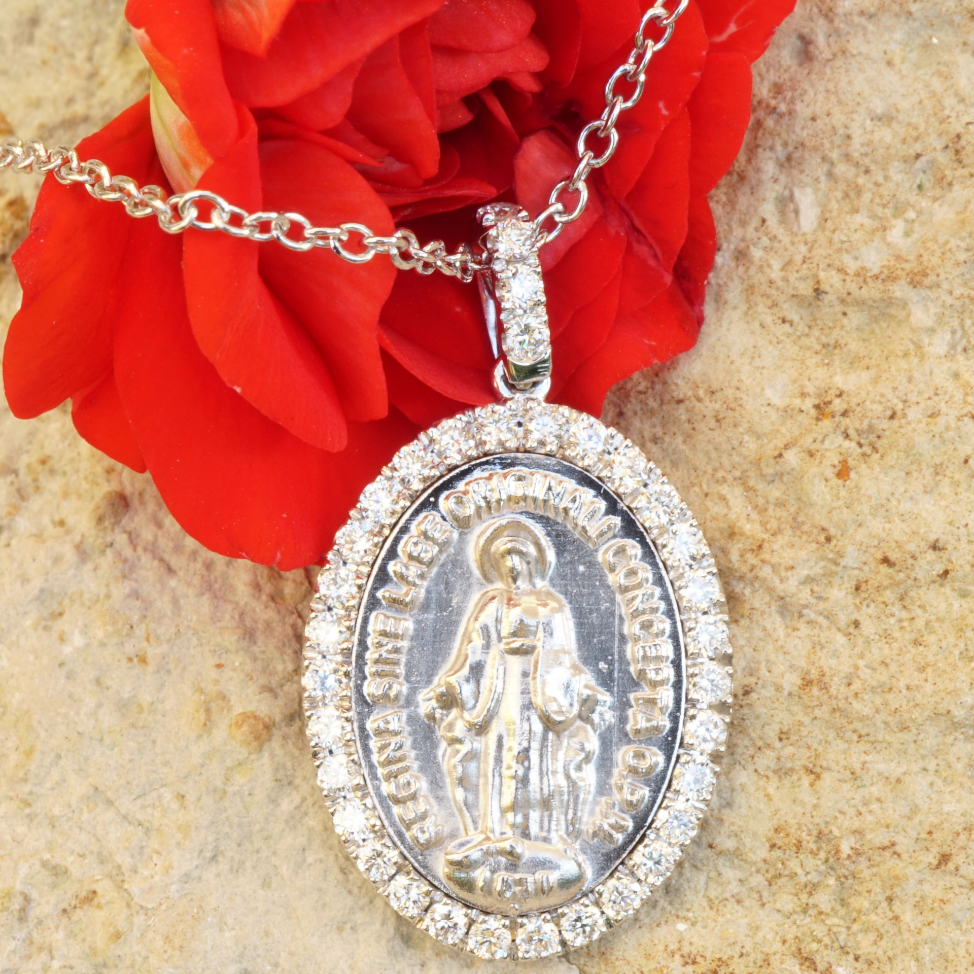 sweet madonna pendant made in italy, perfectly set in 750 white gold,