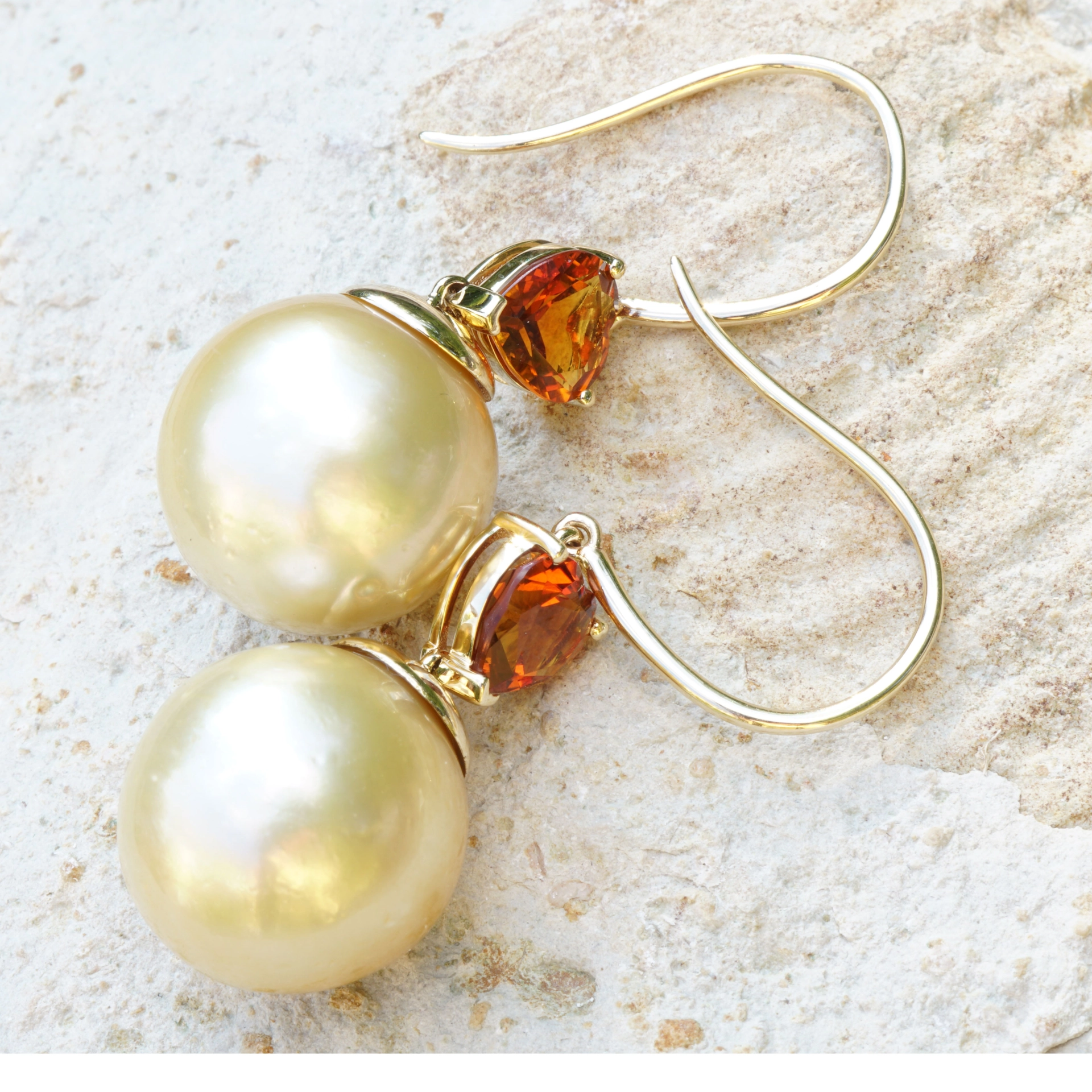 Citrin Southsea Pearl Earrings 18 kt Gold 41 x 15,5 mm ....quite huge