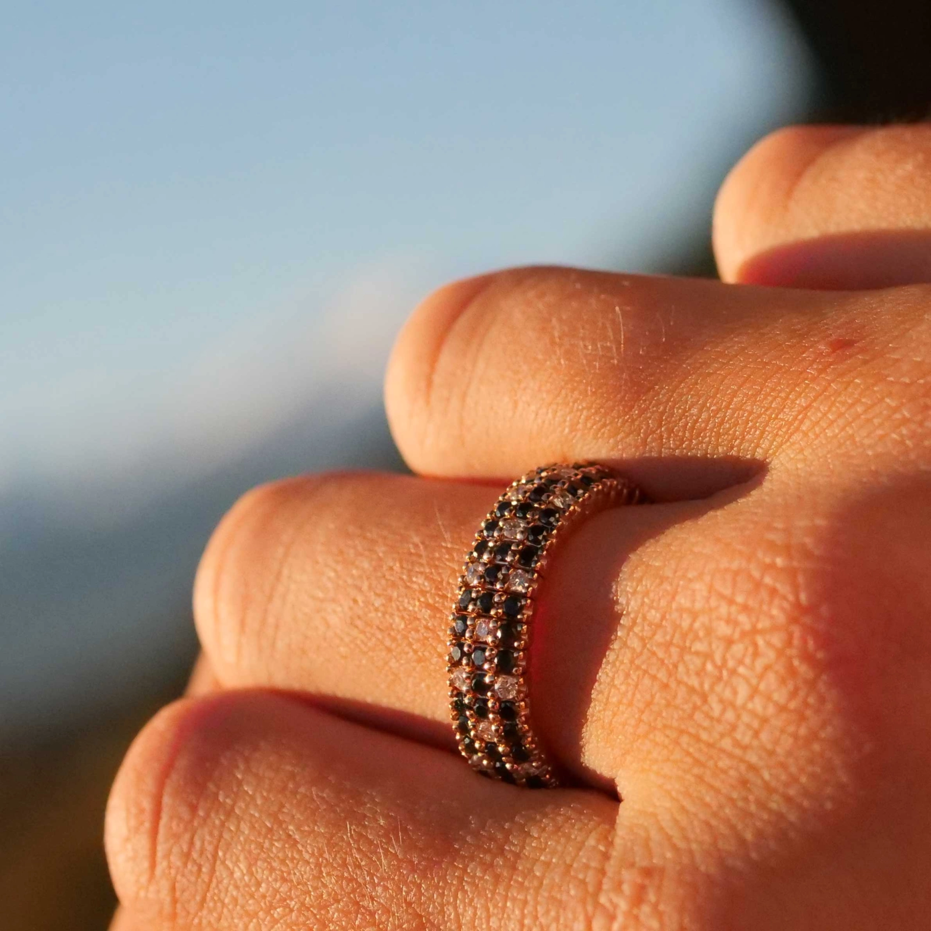 Brilliant Memory Ring Magic flexibel black-white 18 kt Rosegold..ingenious and simple