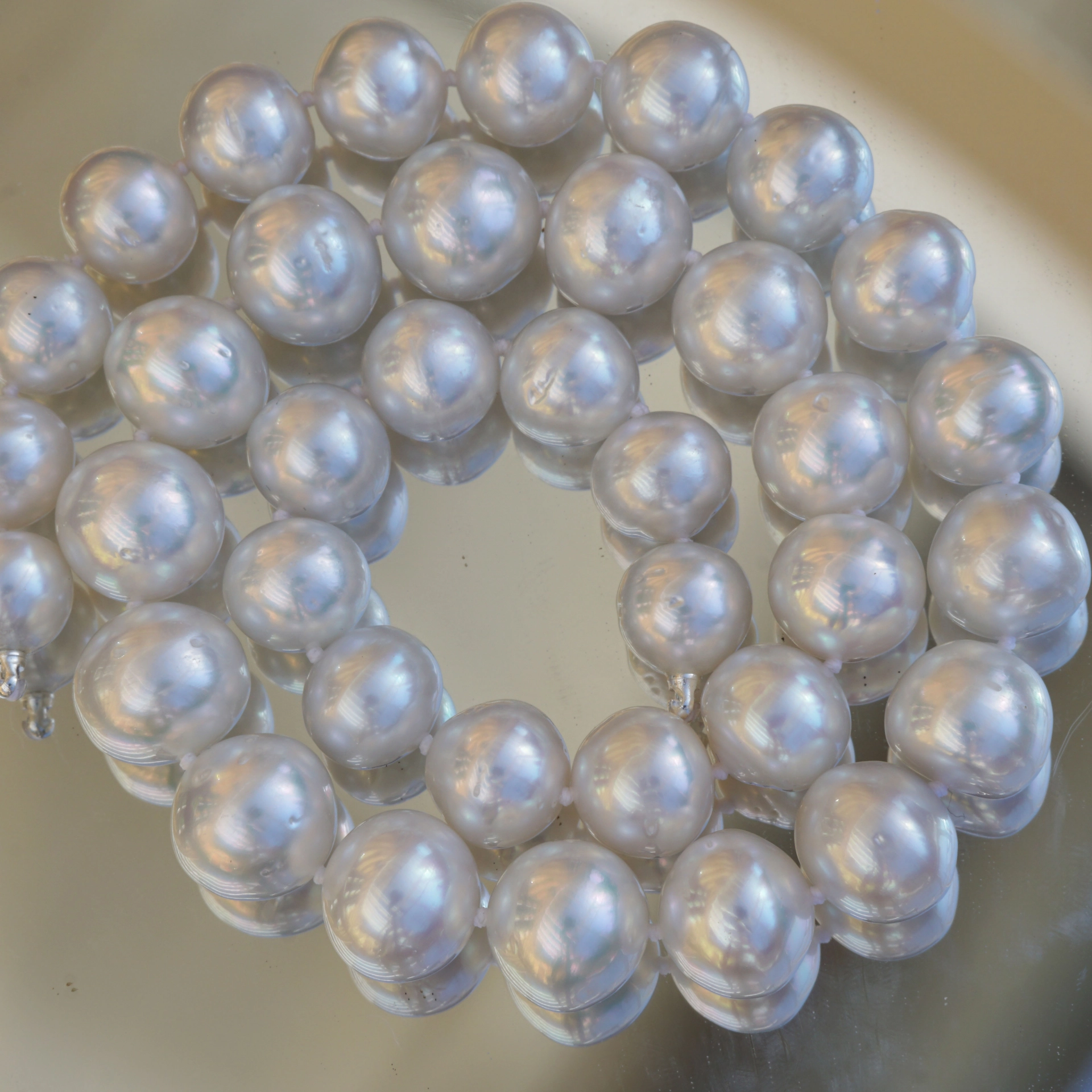 White South Sea cultured Pearl Necklace of approx. 13.4 x 10 mm AAA-AA