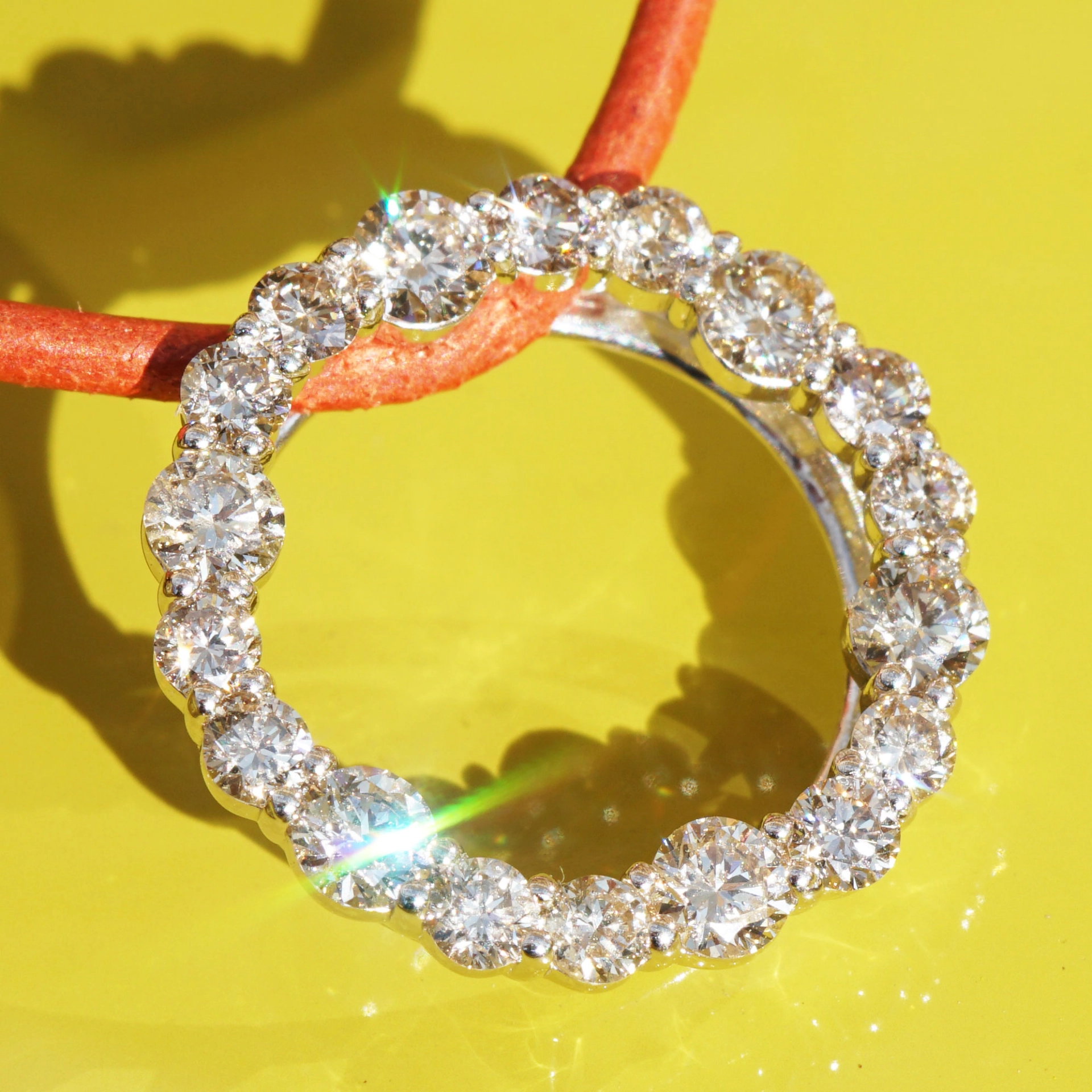 Brillant Anhänger 1 ct W SI 750er Gold 17 mm D. m. Kette 44,5 cm lang