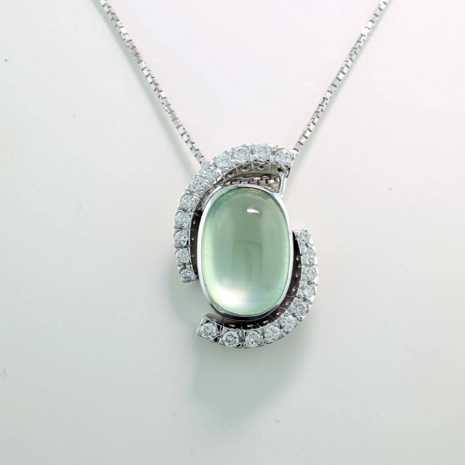 Prehnit Brillant Anhänger mit Kette 750er Weißgold 12.14 ct 0.70 ct