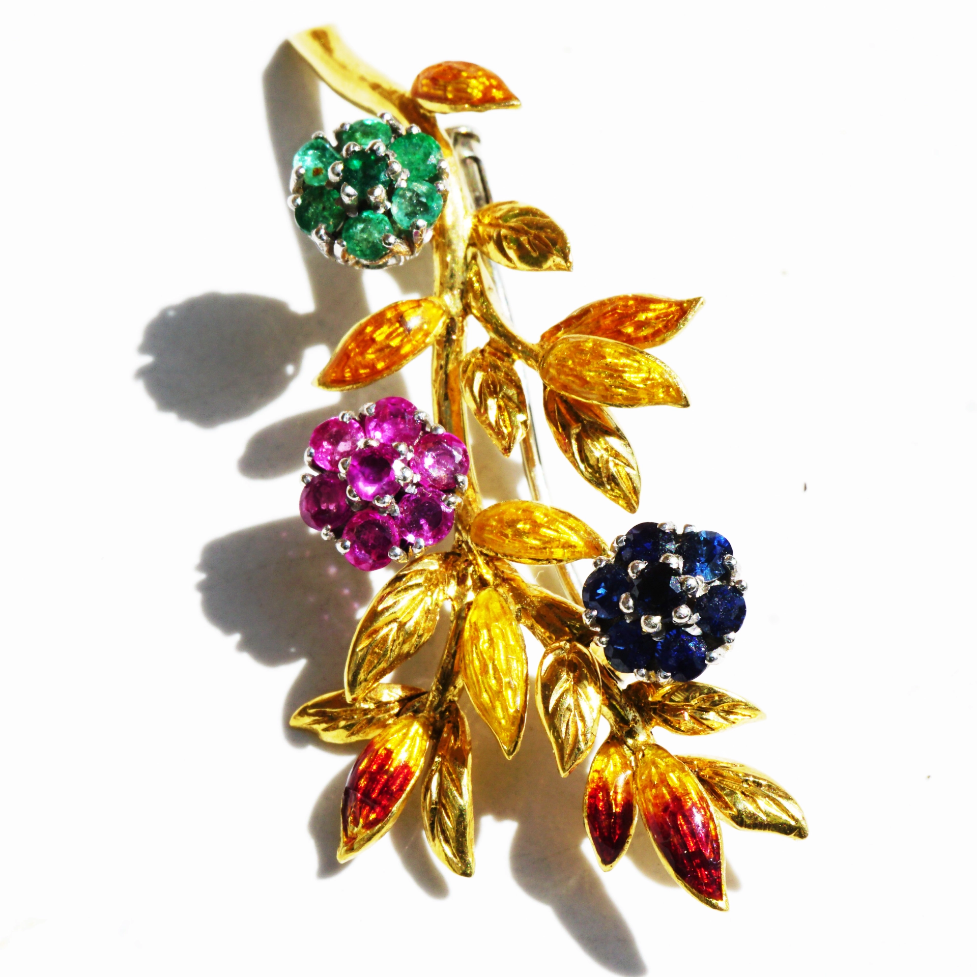 Rubin Smaragd Saphir Blüten Brosche 750er Gold Emaill Juwelierskunst 10 Gramm