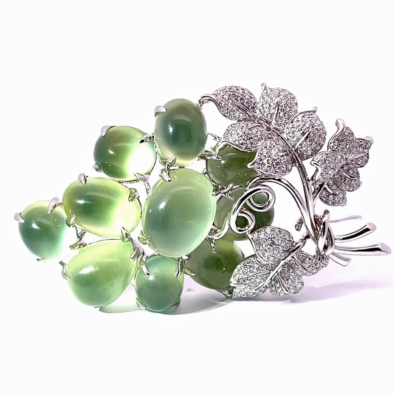 Wine Prehnite Brilliant Brooch with Pendant 750 White Gold 70 ct 2.19 ct TW / VVS-VS 