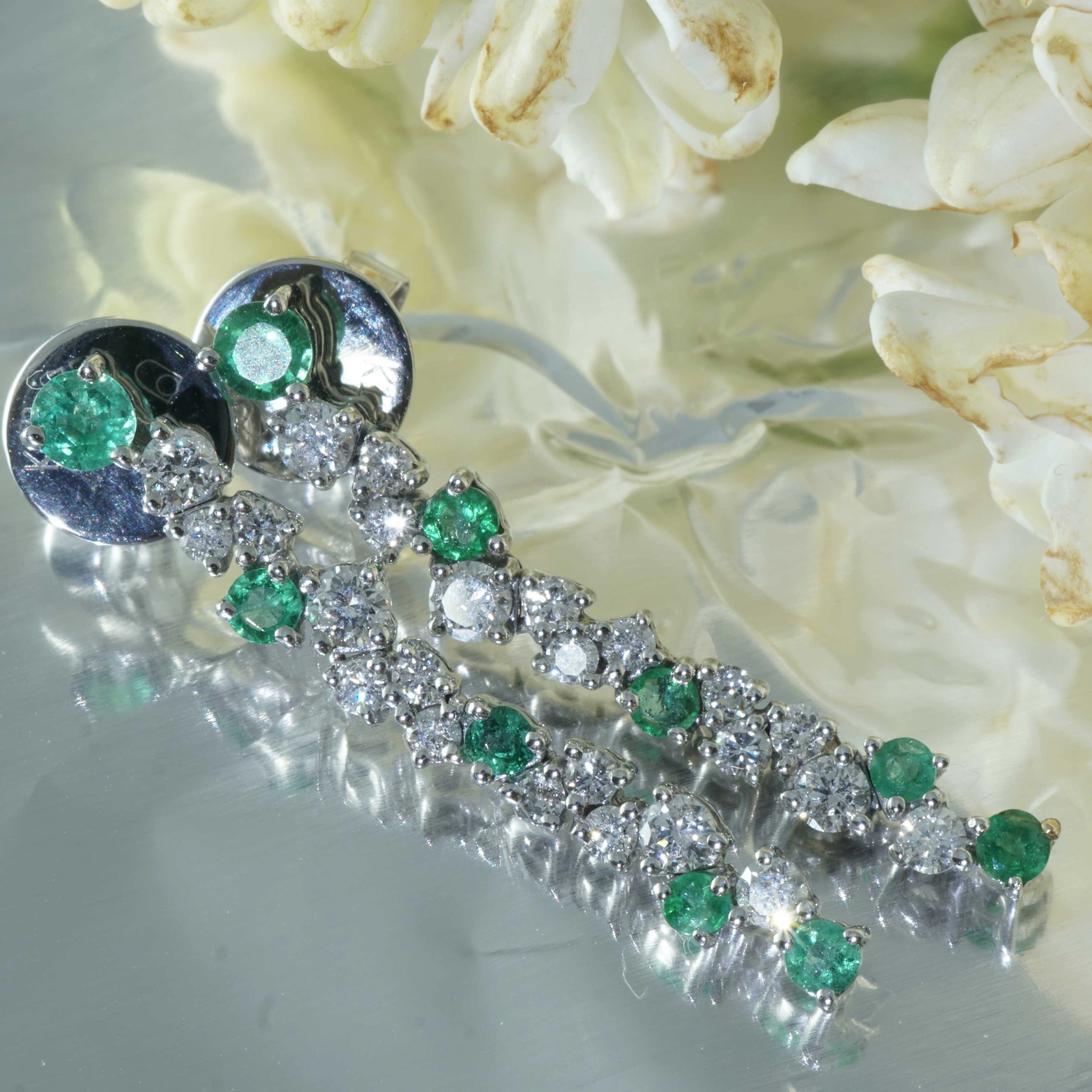 Emerald Brilliant Earrings 18 kt White Gold...for a glorious Appearance