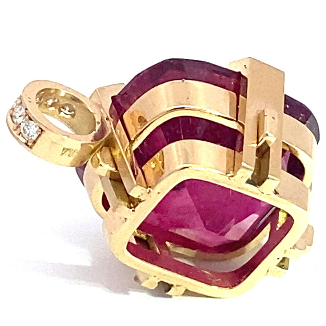 37 Carat Rubellite TOURMALINE Brilliant Pendant in 750 Rose Gold Handmade by Master Craftsman