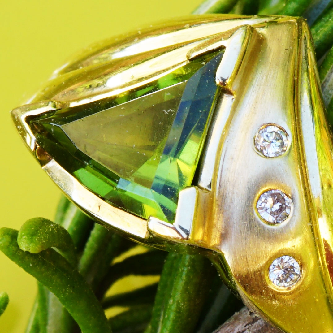 Peridot Brillant Ring 585er Gelbgold  0.06 ct W VS .....green energy