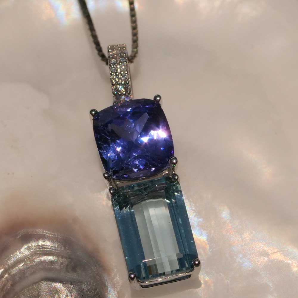 Aquamarine Tanzanite Brilliant Pendant 750 white gold from Tanzania and Brazil..what colors