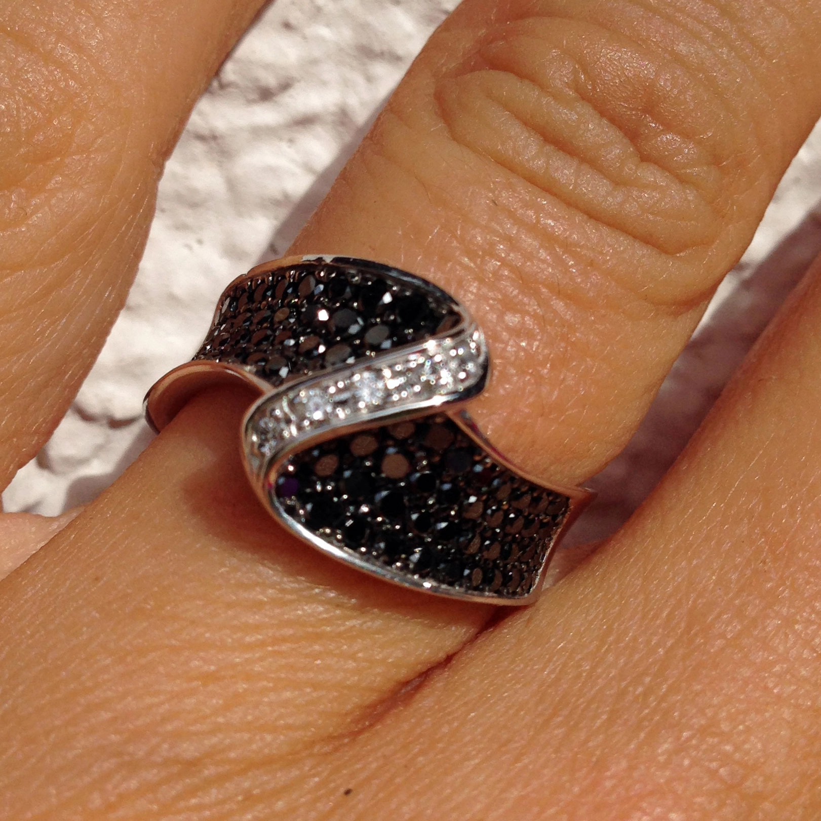 Brillant-Ring, 750er-Gold, schwarze und weiße Diamanten