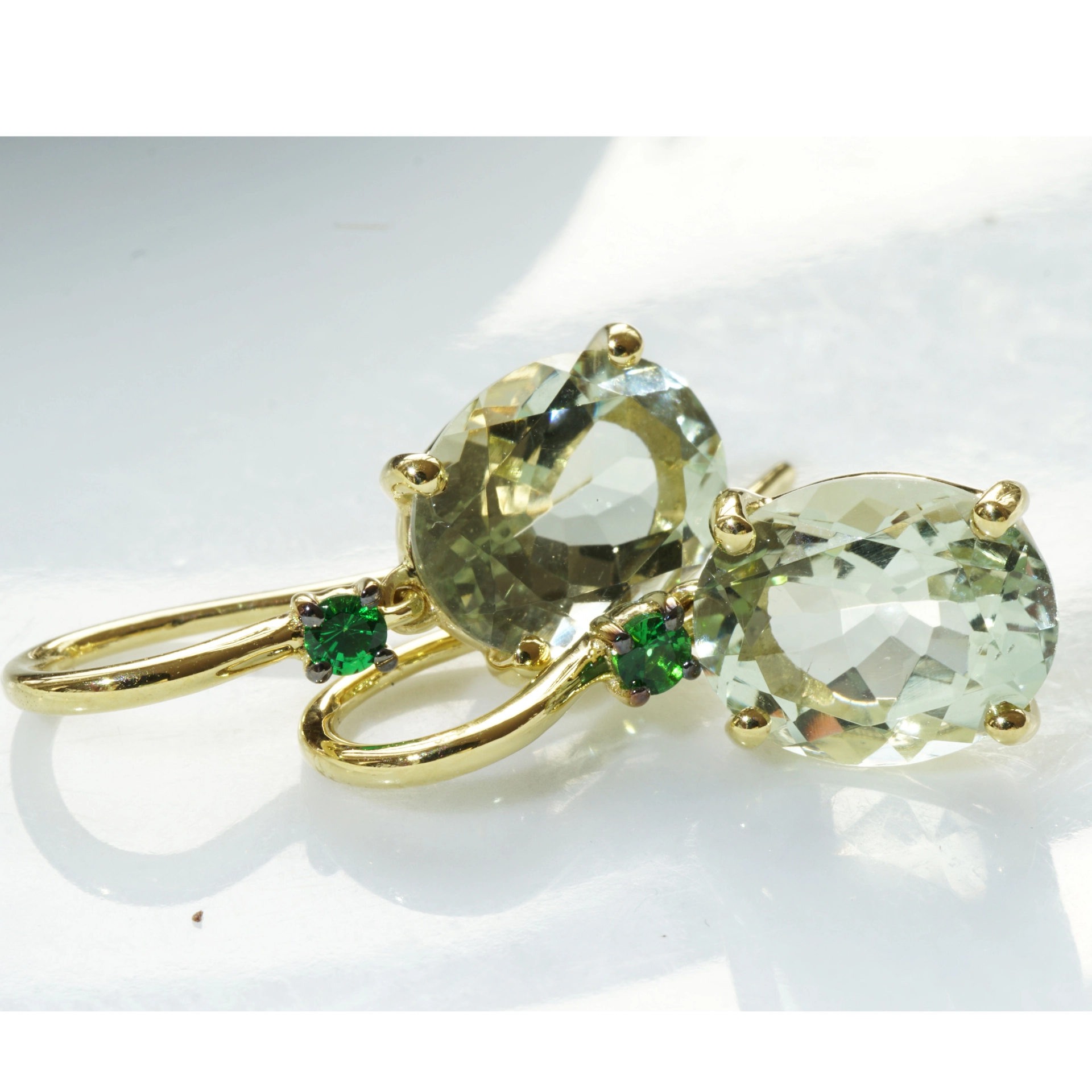Like  Spring Wind ...very nice colors...light green and dragongreen